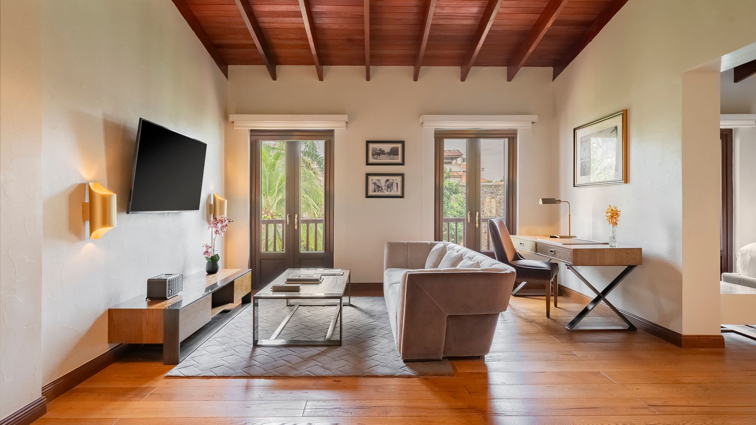 7 of 22 Hotel La Compañía Casco Antiguo One King Bed Suite Living Room