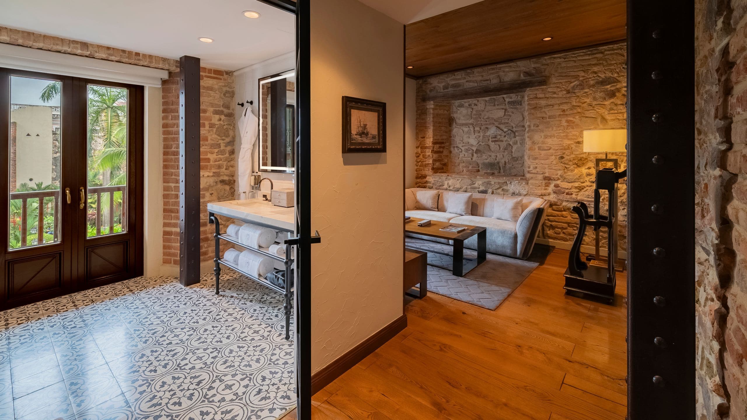 2 of 22 Hotel La Compañía Casco Antiguo One King Bed Suite Split View