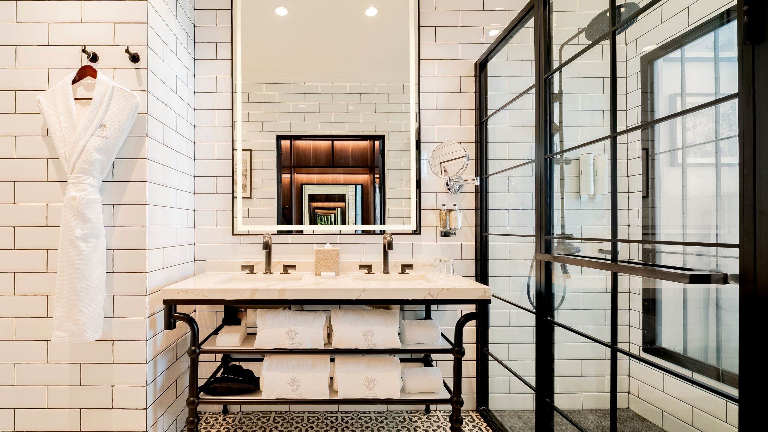 3 of 9 Hotel La Compañía Casco Antiguo Two Queen Beds Casco View Double Vanity