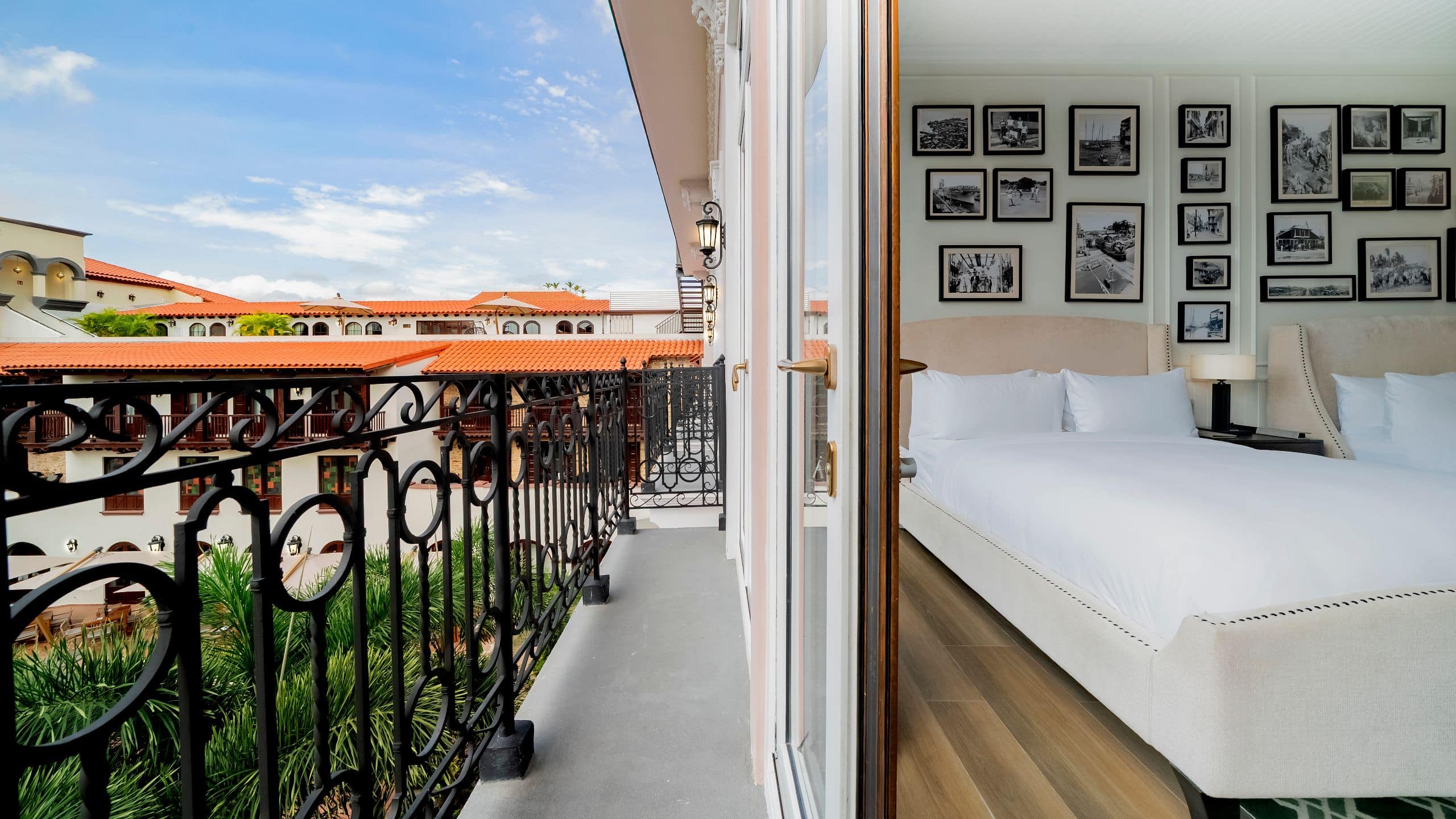 8 of 9 Hotel La Compañía Casco Antiguo Two Queen Beds Courtyard View Balcony