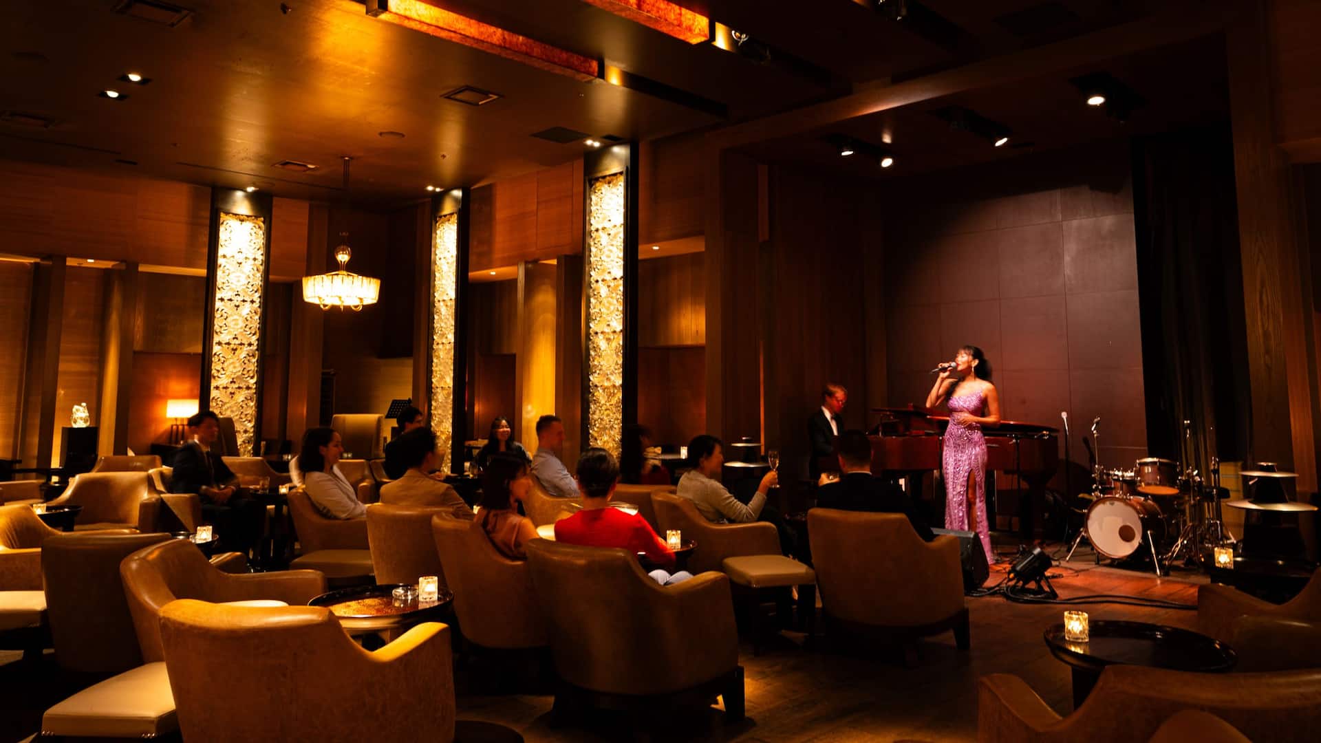 1/1 Grand Hyatt Tokyo Bar And Jazz Lounge Maduro Singer in Lounge