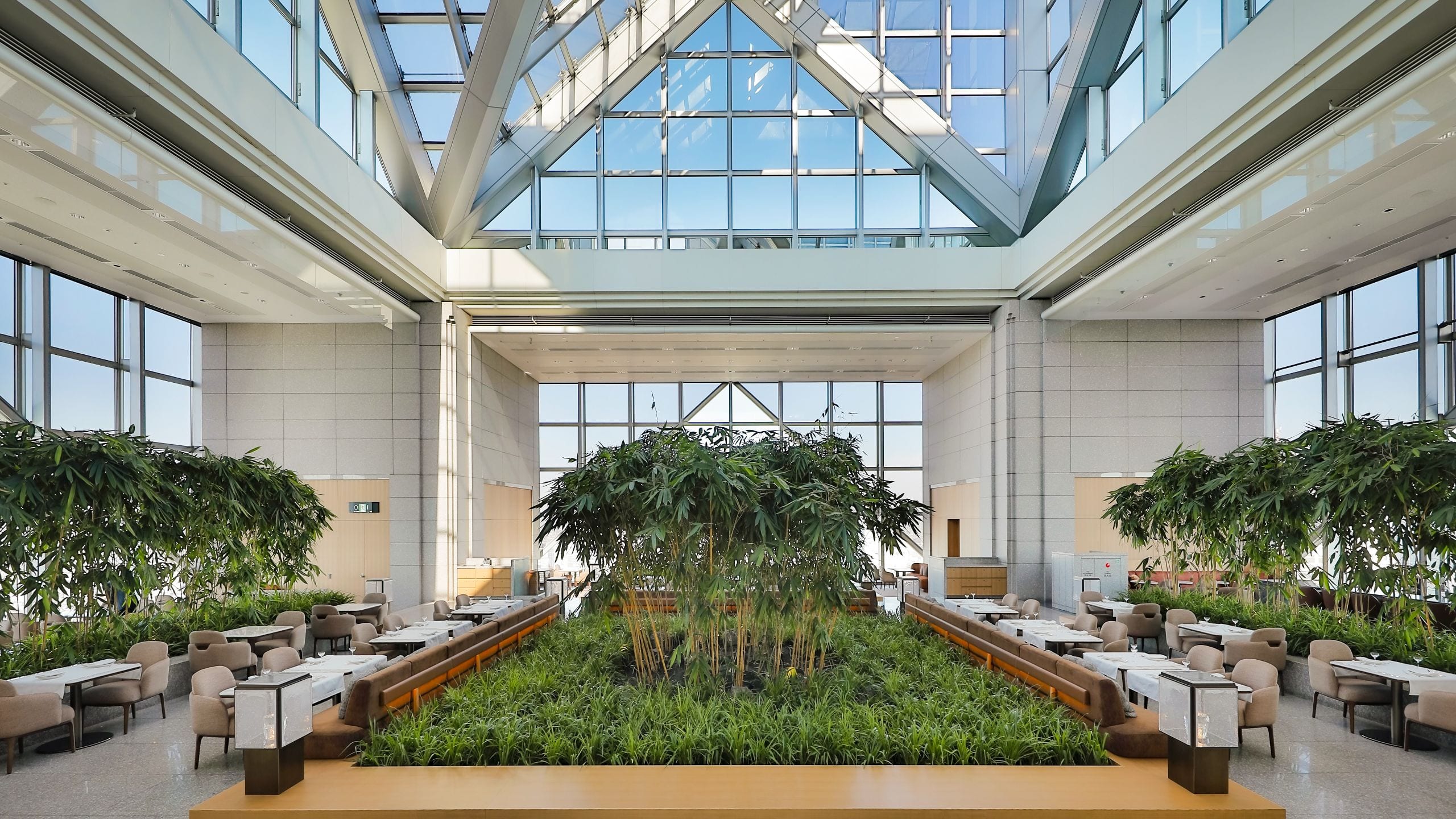 Park Hyatt Tokyo The Peak Lounge Side