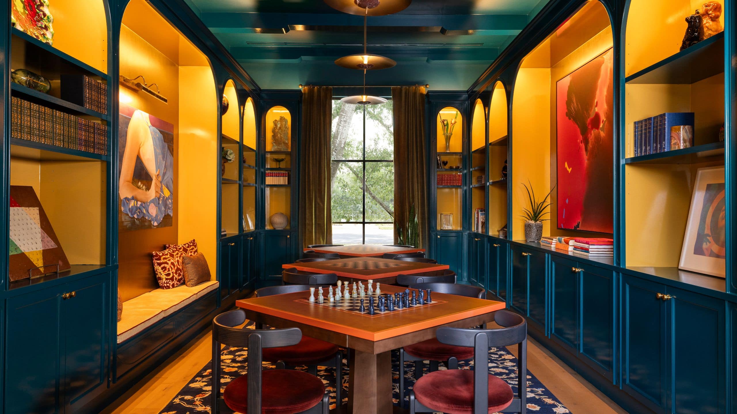 Hotel Daphne Library Wide