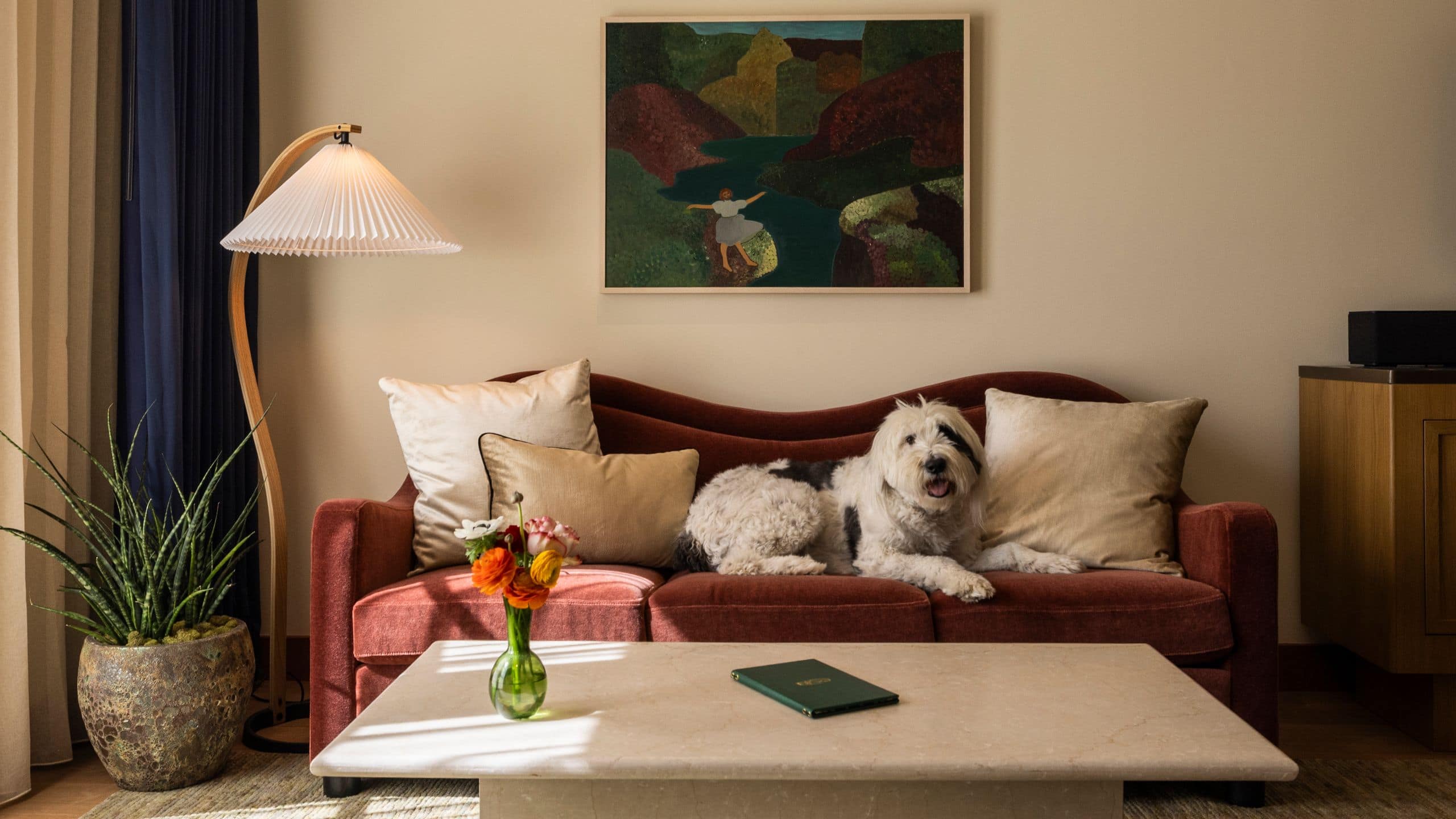 Hotel Daphne Daphne Couch Laying Flowers