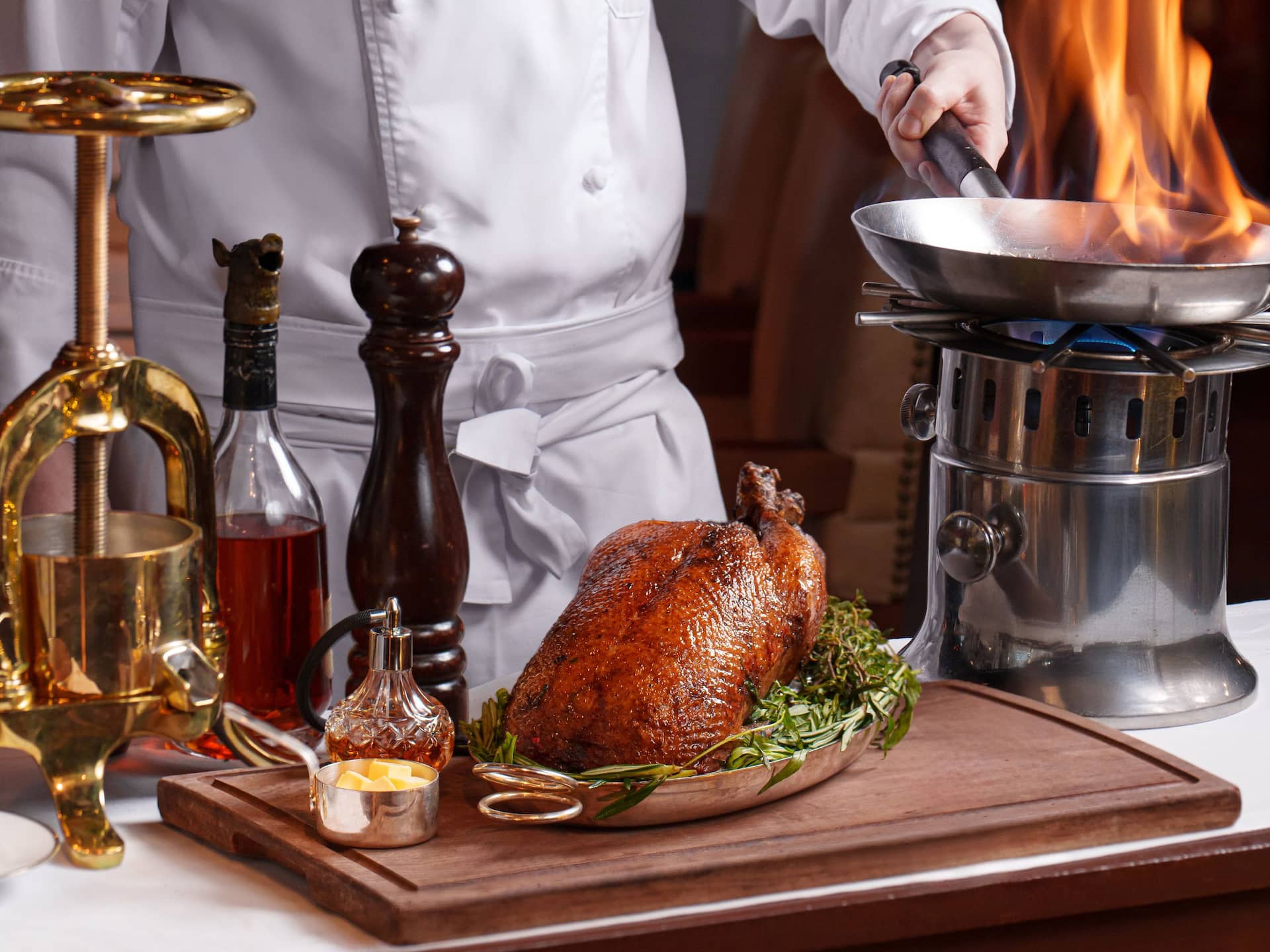 Hyatt Regency Hong Kong, Tsim Sha Tsui Hugos Duck Press