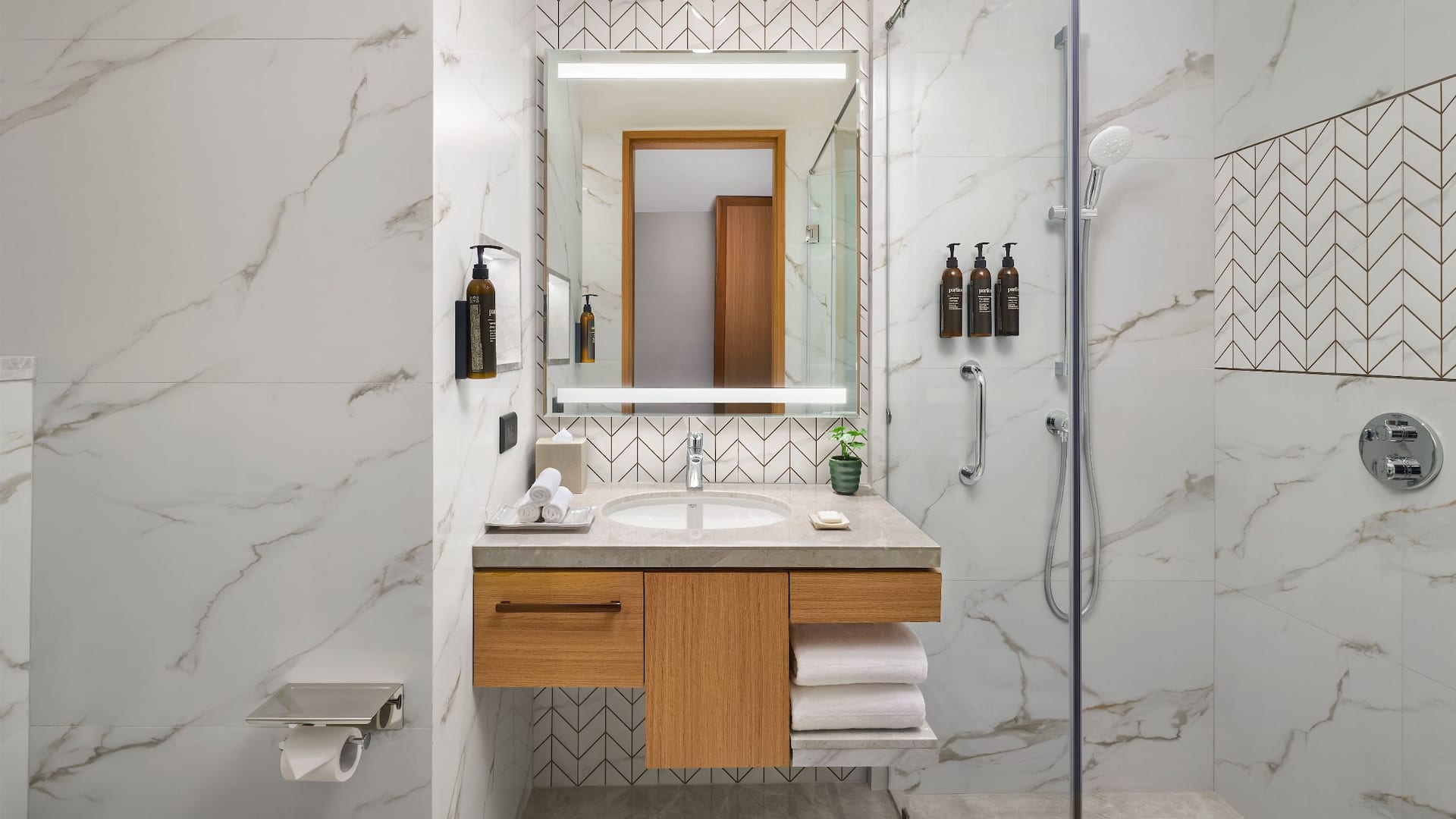 4 of 6 Hyatt Place Bhopal Standard Room Bathroom