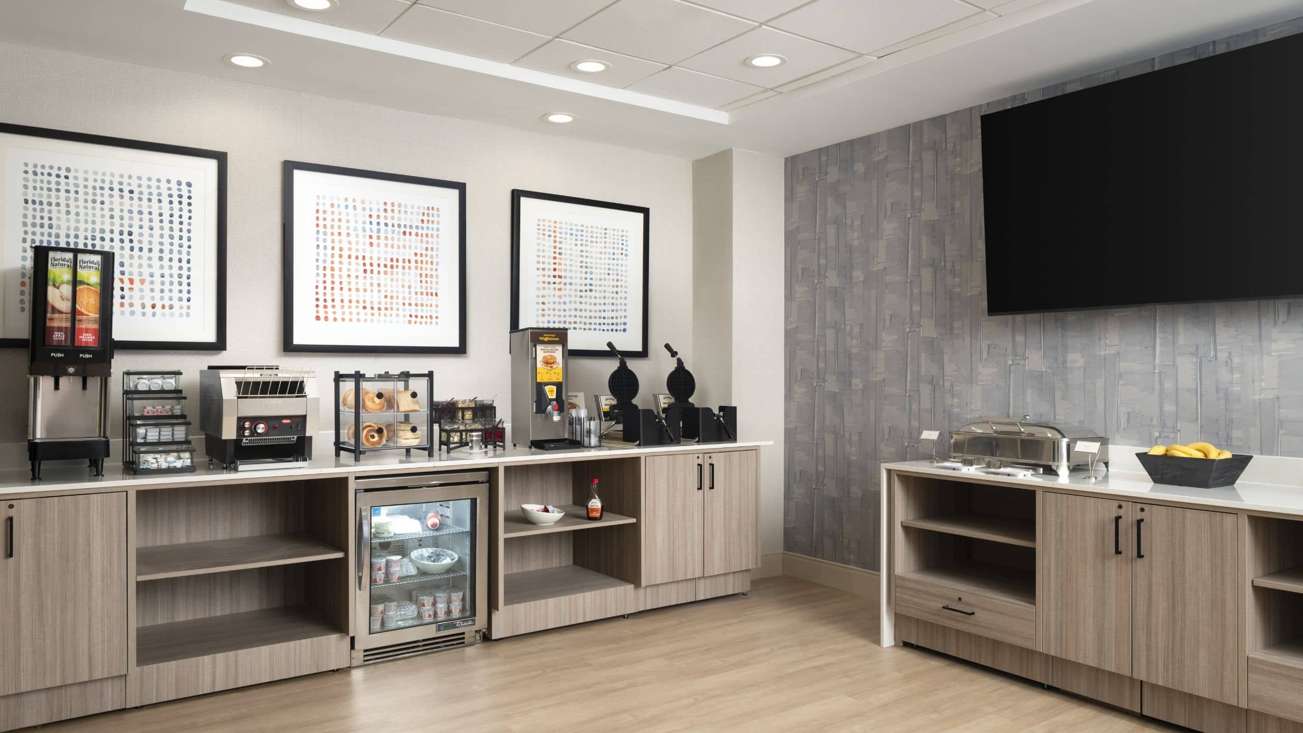 Hyatt Select Richmond / Chester Breakfast Bar