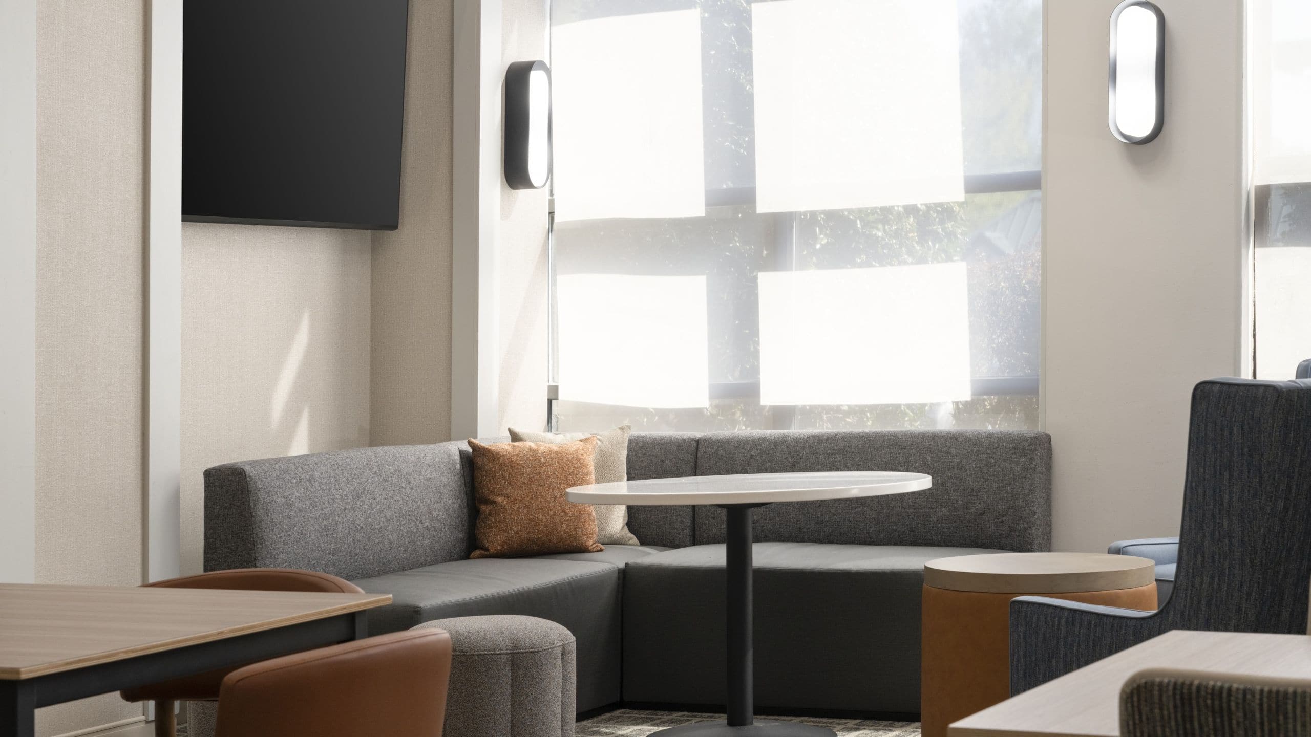 Hyatt Select Richmond / Chester Lobby Detail