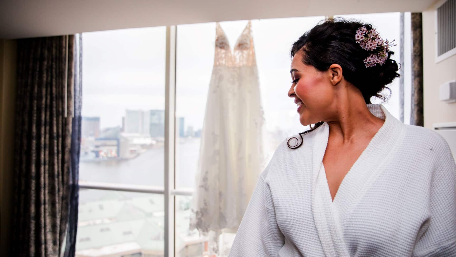 Hyatt Regency Baltimore Inner Harbor Harbor View With Bride