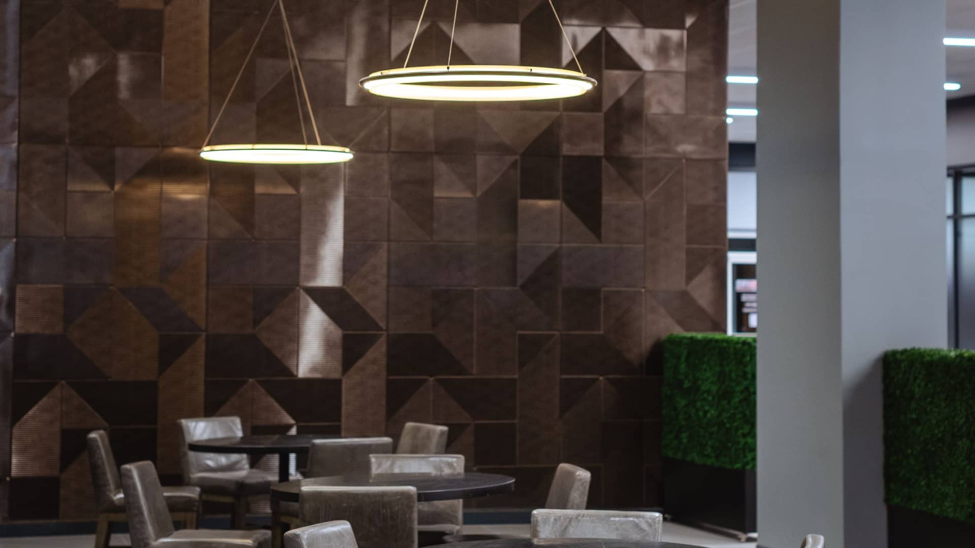 Hyatt Regency Morristown Plaza Round Tables Vertical