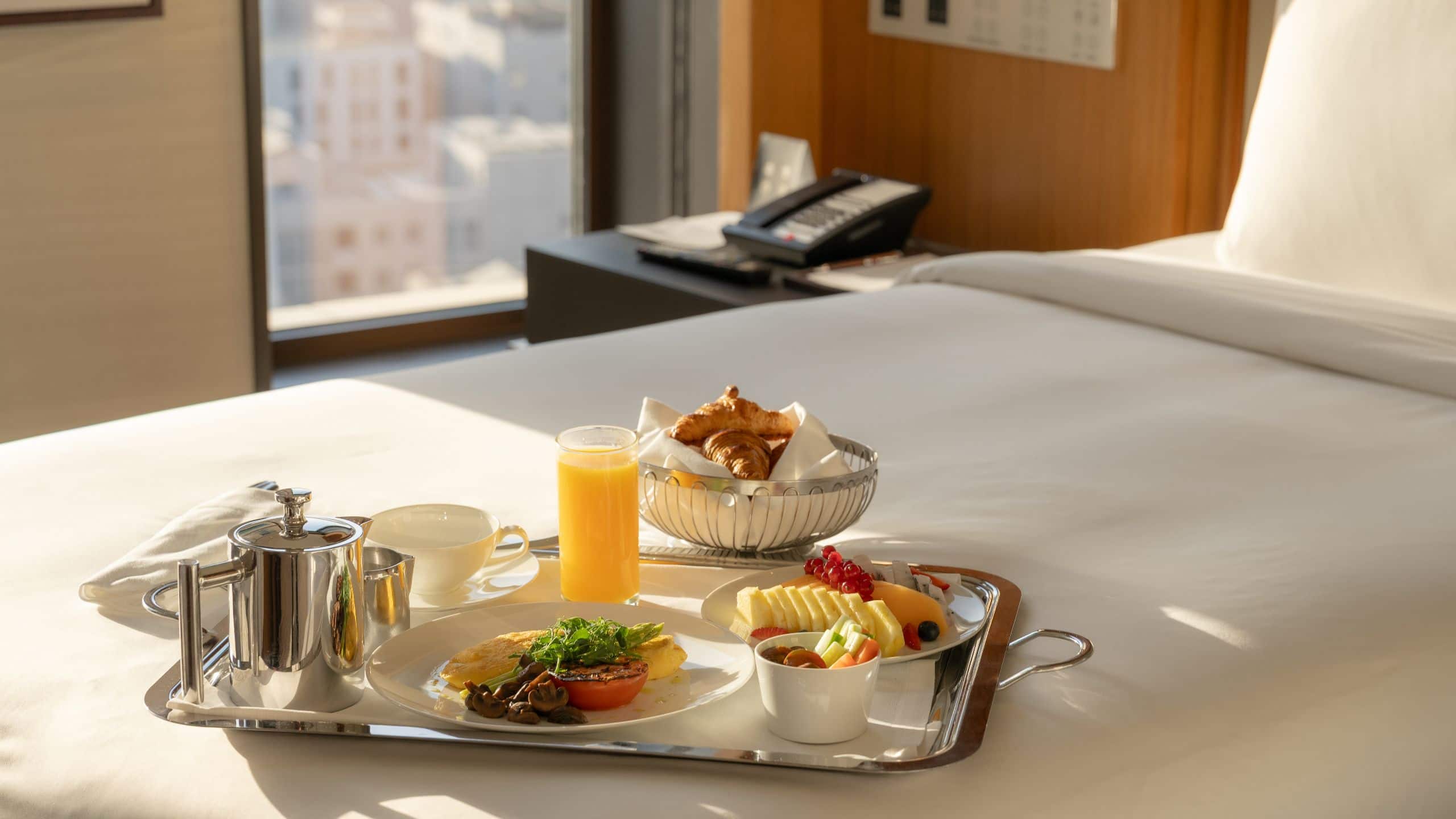 Park Hyatt Doha Inroom Arabic Breakfast Full Tray Side Angle