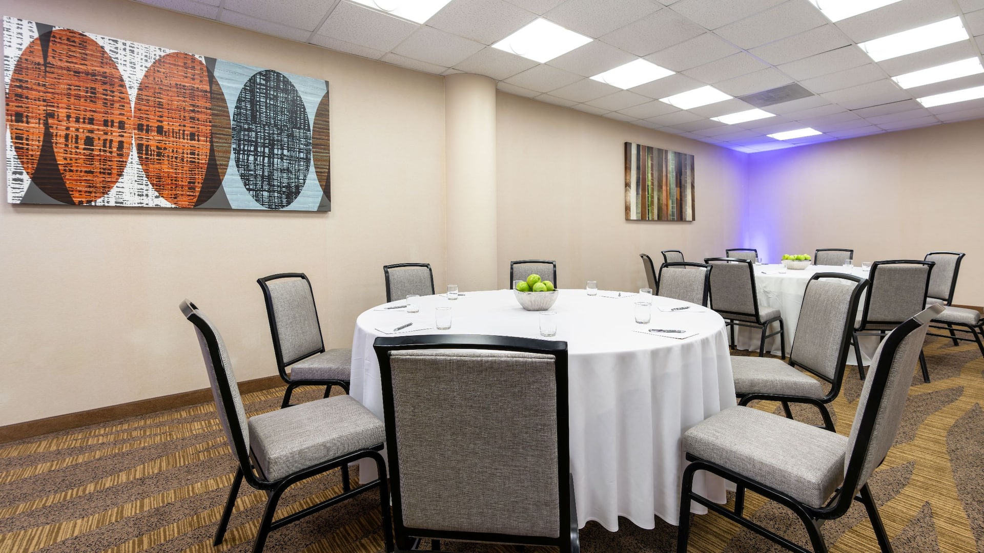 2 of 3 Hyatt Regency Baltimore Inner Harbor Conway Side View