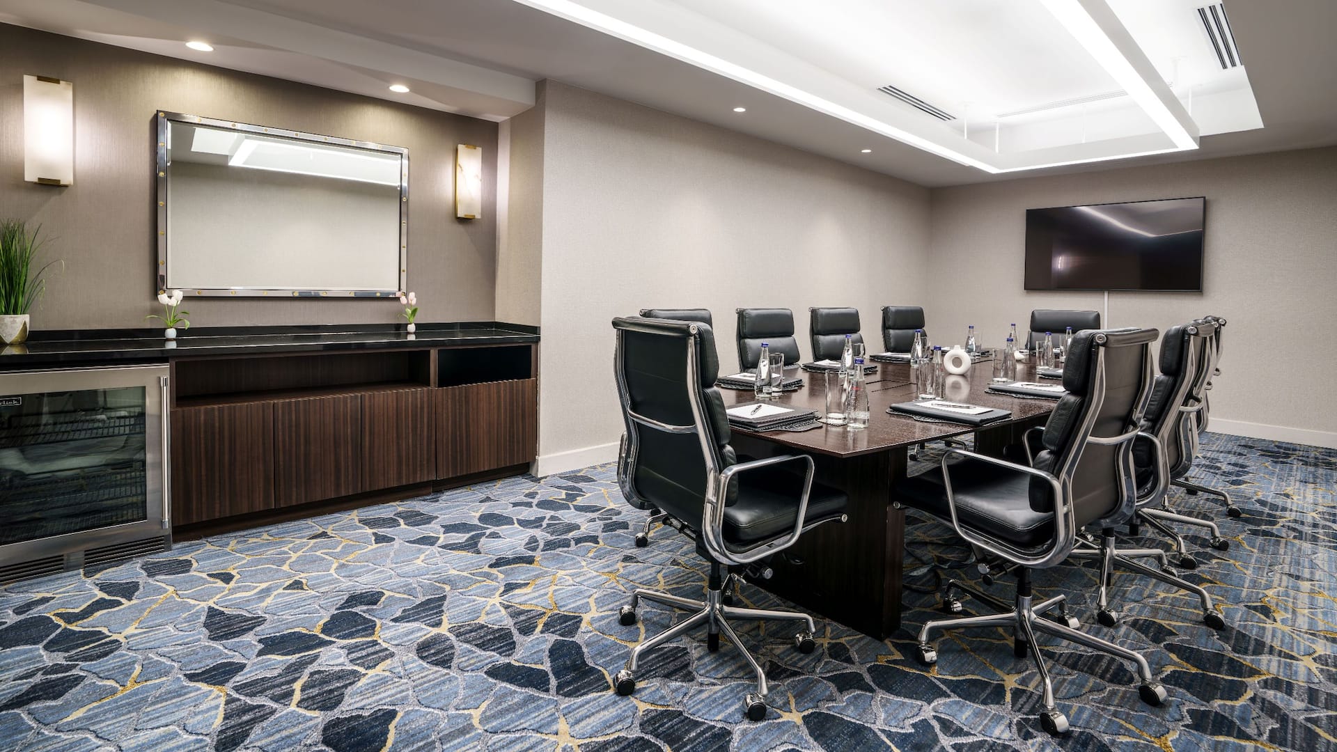3 of 3 Hyatt Regency Baltimore Inner Harbor Executive Boardroom Detail