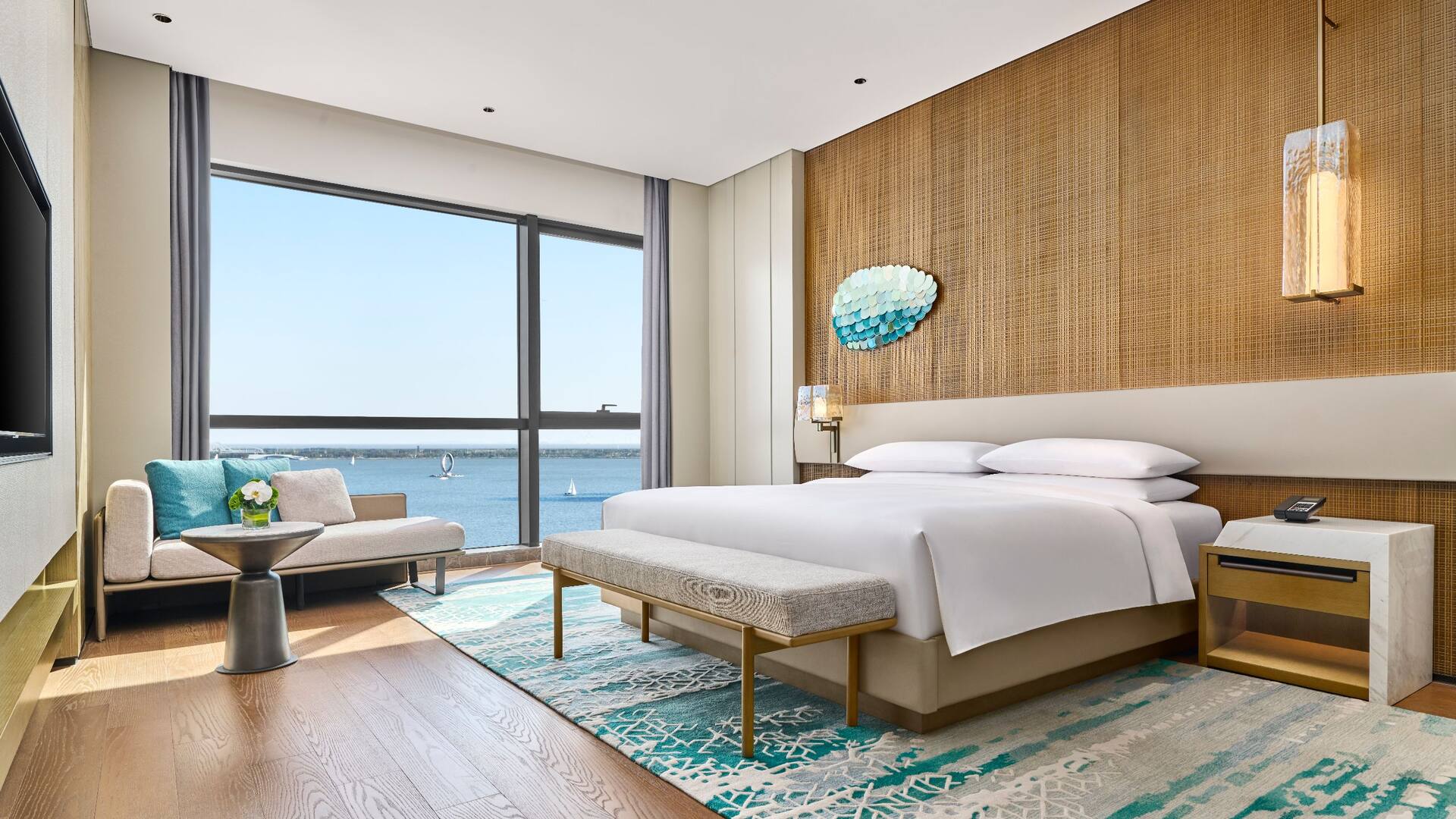 Hyatt Regency Shanghai Lingang Deluxe Lake View Suite Bedroom