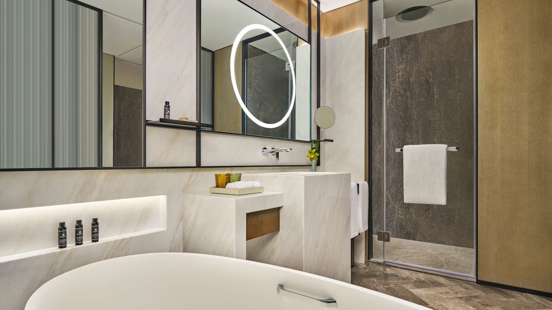 Hyatt Regency Shanghai Lingang Garden View King Room Bathroom