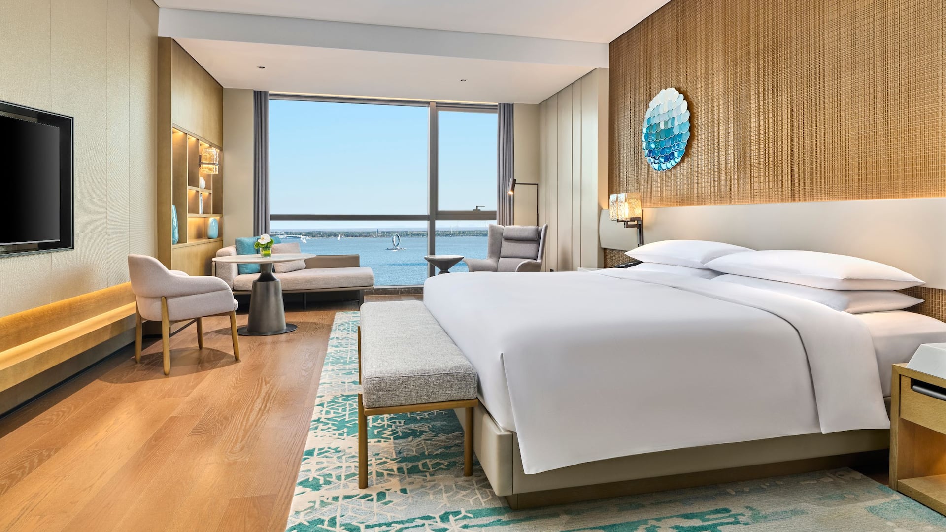 Hyatt Regency Shanghai Lingang Lake View King Room Bedroom