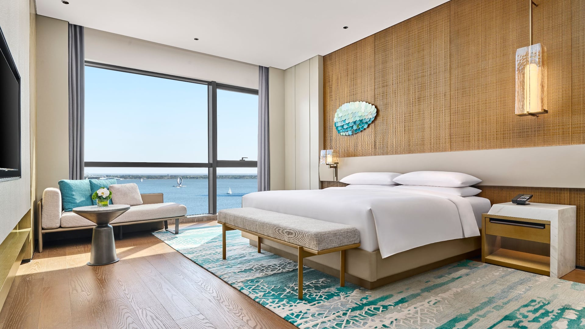 Hyatt Regency Shanghai Lingang Lake View Suite Bedroom