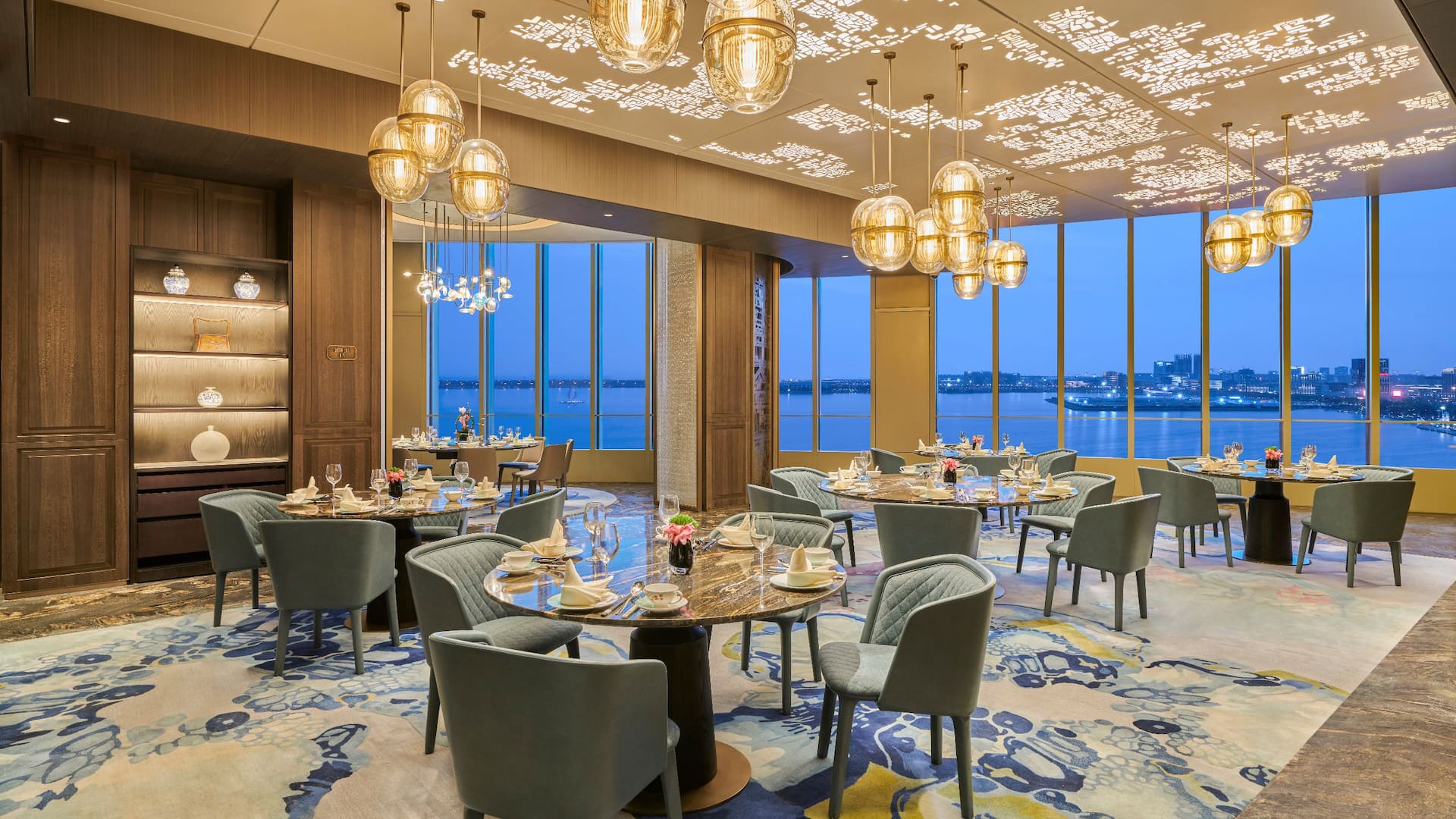 第 1,共 2 Hyatt Regency Shanghai Lingang Zi Duan Lobby