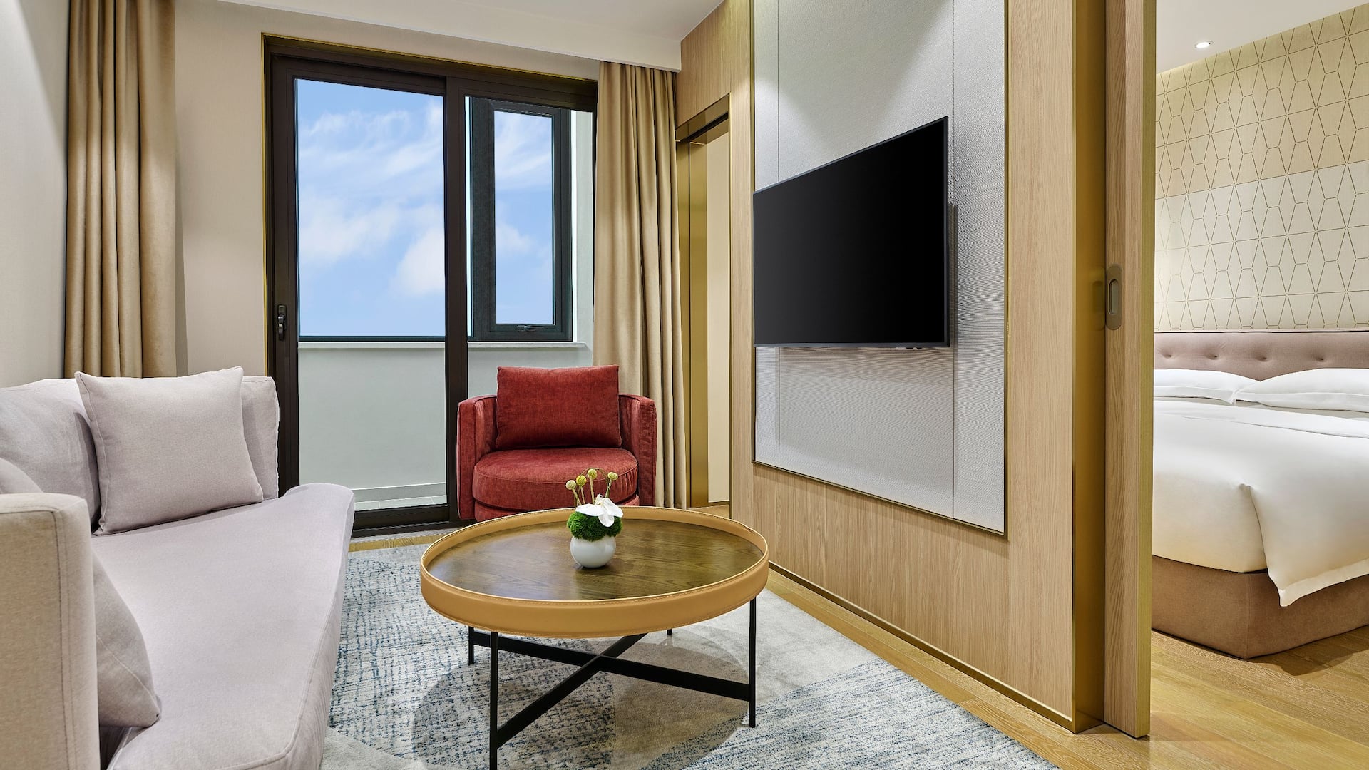 Hyatt Place Shanghai Lingang Family Suite King Bedroom