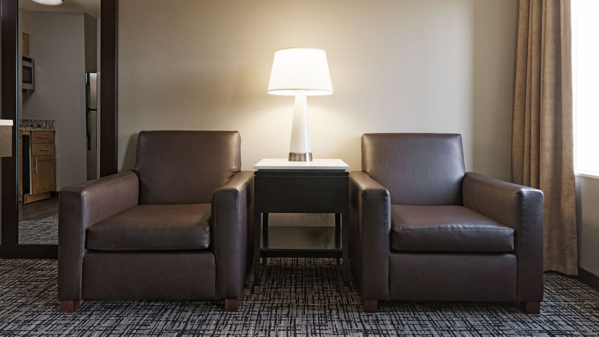 4 de 7 Hyatt House Seattle/Bellevue Studio King Living Area