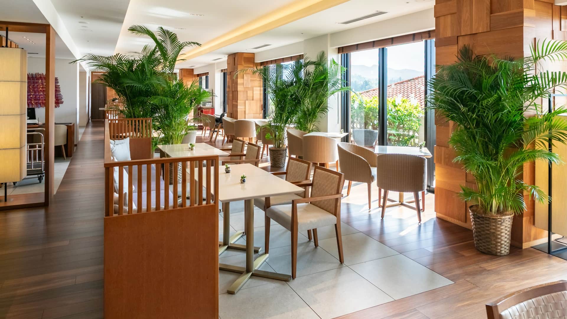 1/6 Hyatt Regency Seragaki Island, Okinawa Regency Club Lounge