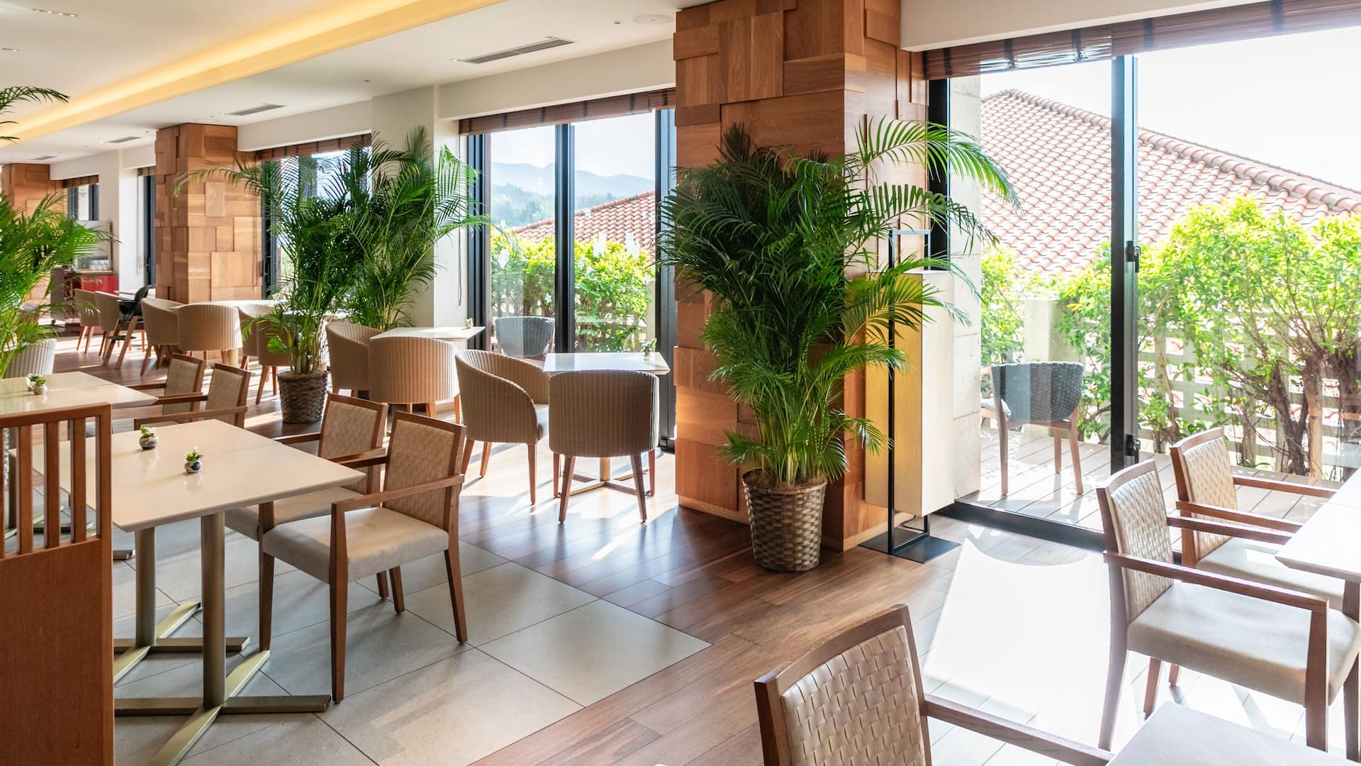 Hyatt Regency Seragaki Island, Okinawa Regency Club Lounge Wide