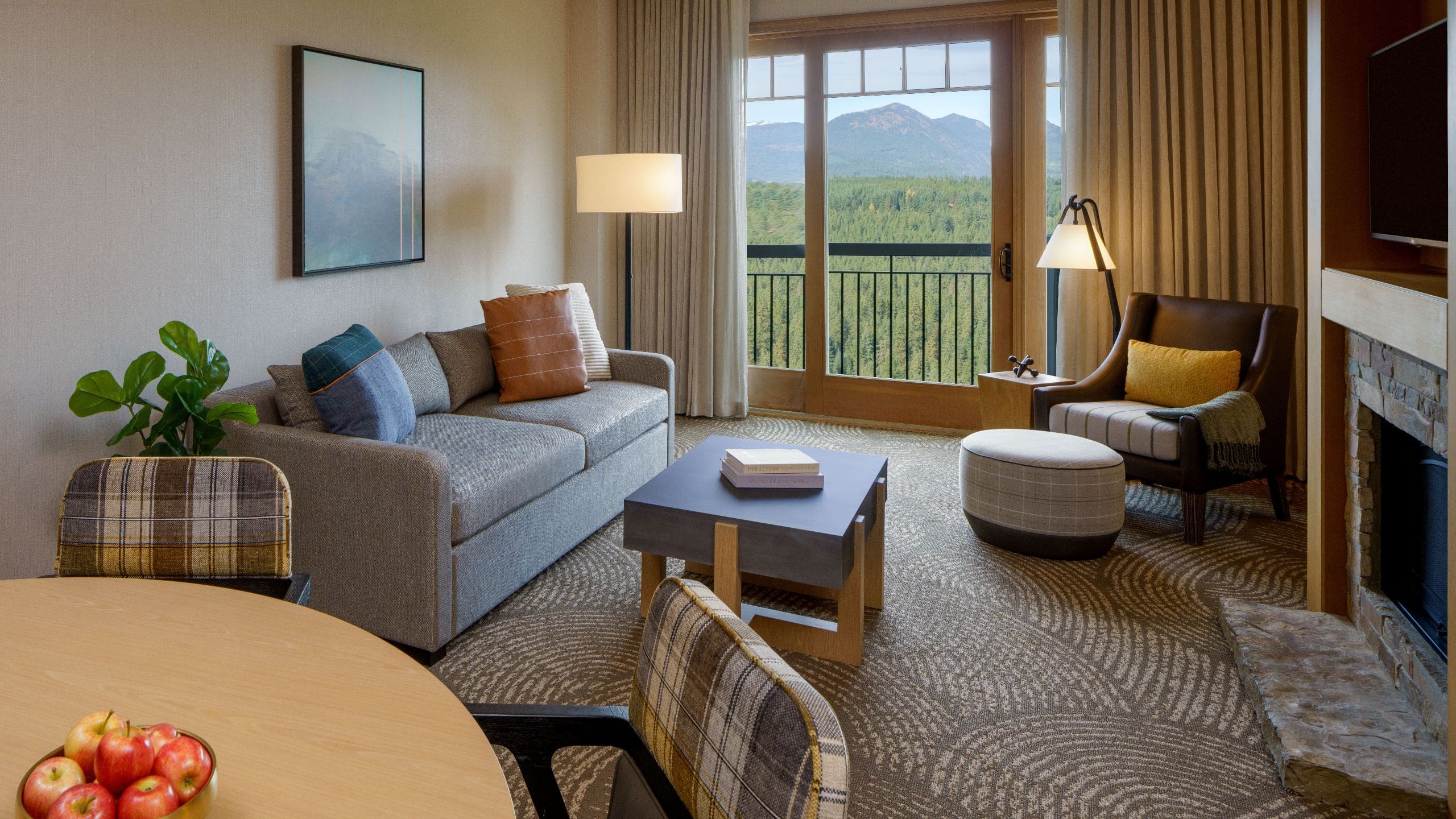 Suncadia Resort Lodge One Bed Dining Balcony River