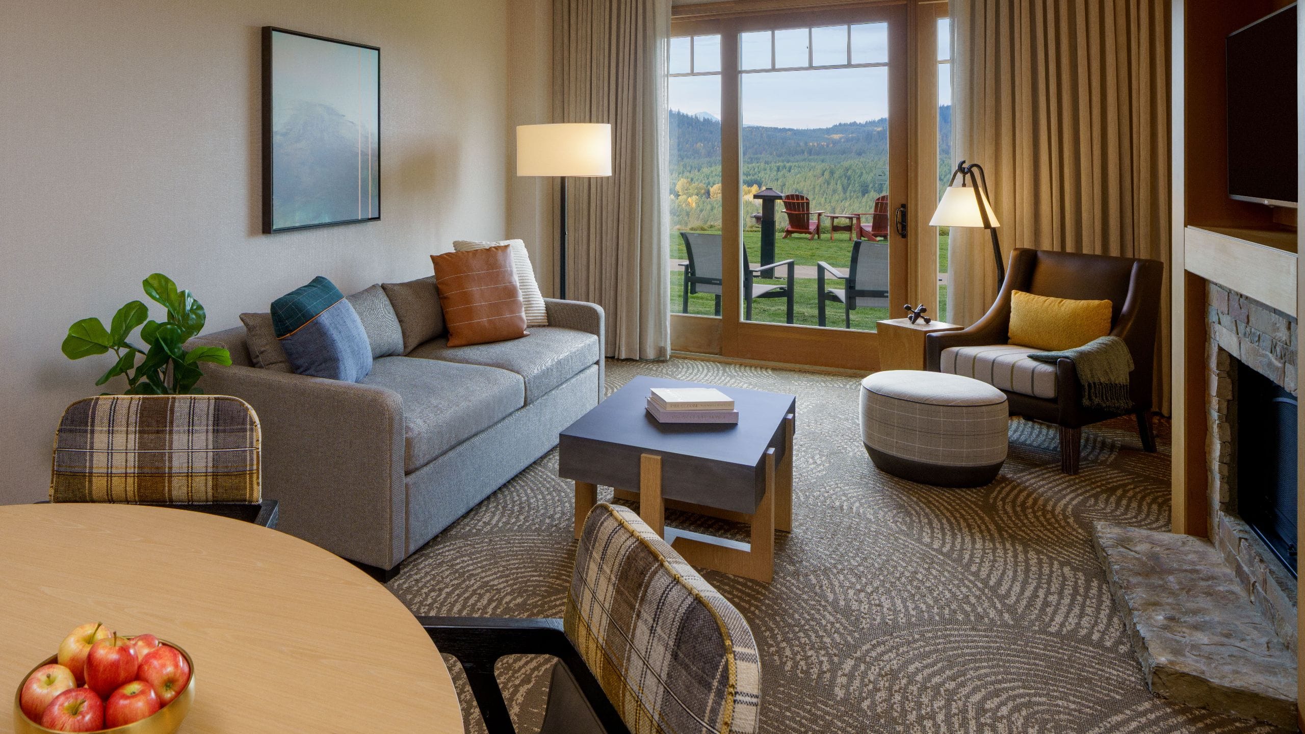 2 of 8 Suncadia Resort Lodge One Bed Dining River