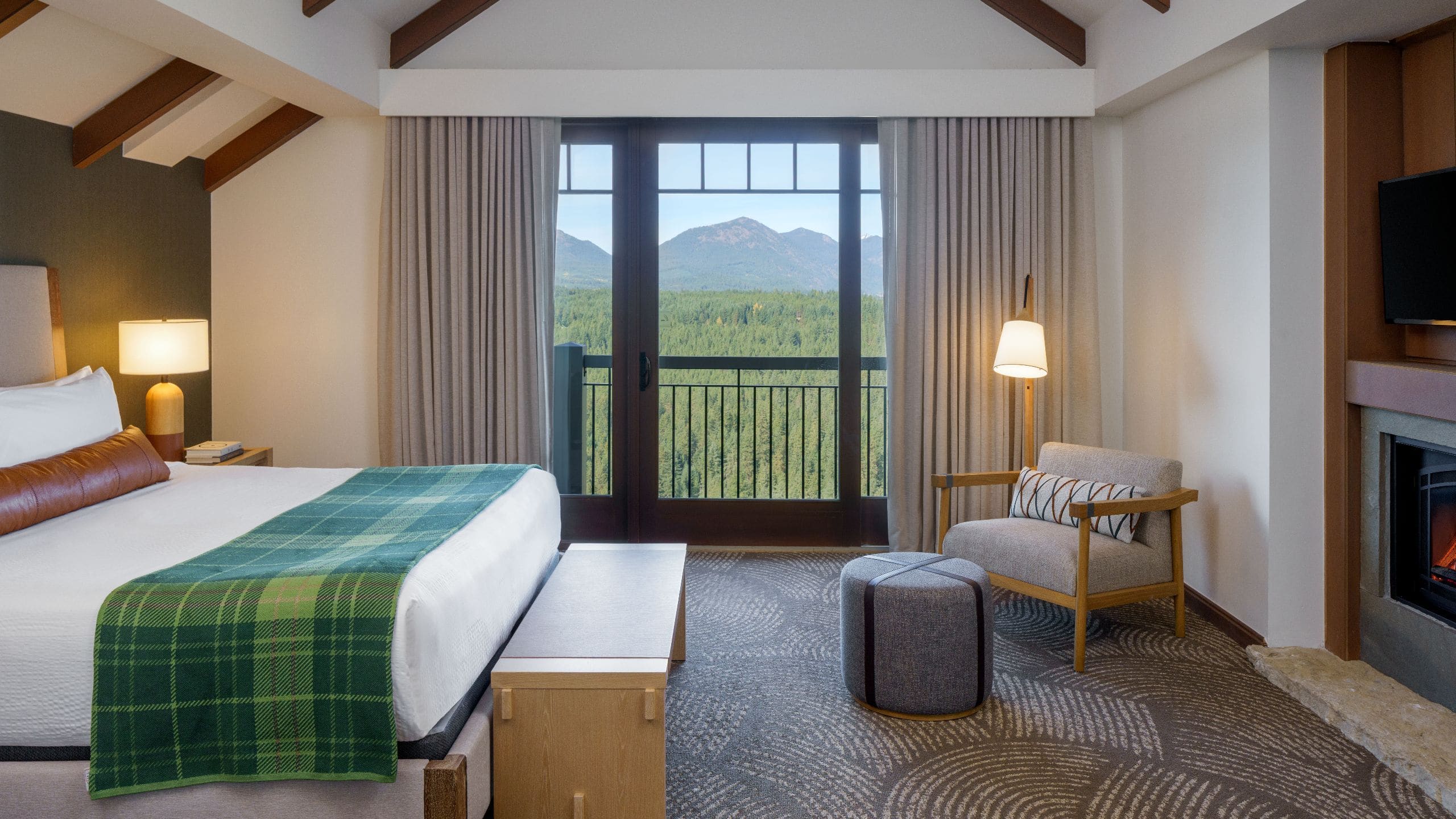 4 of 9 Suncadia Resort Lodge Three Bed PH King Fireplace