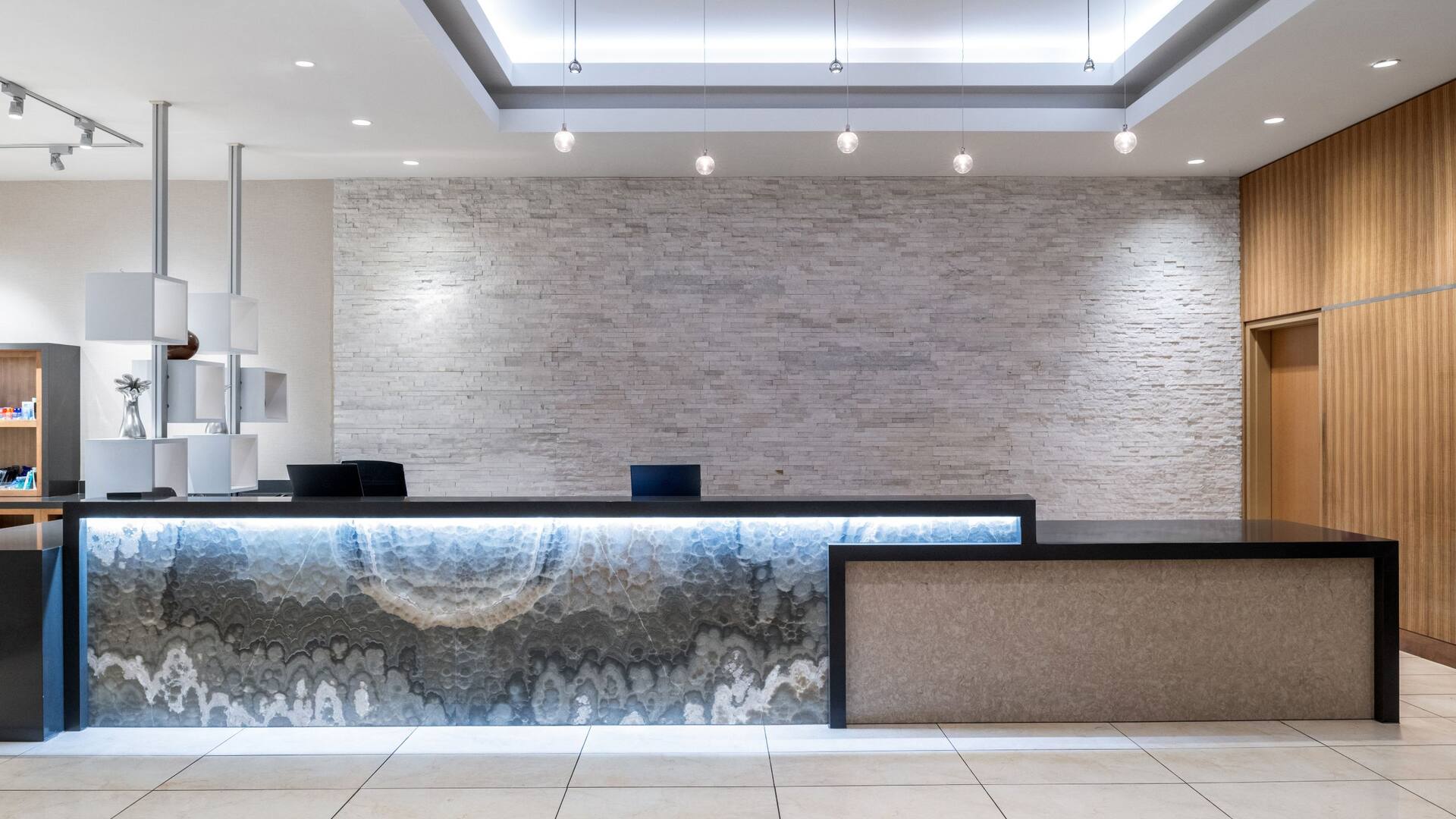 Hyatt House at Anaheim Resort/Convention Center Front Desk Full View