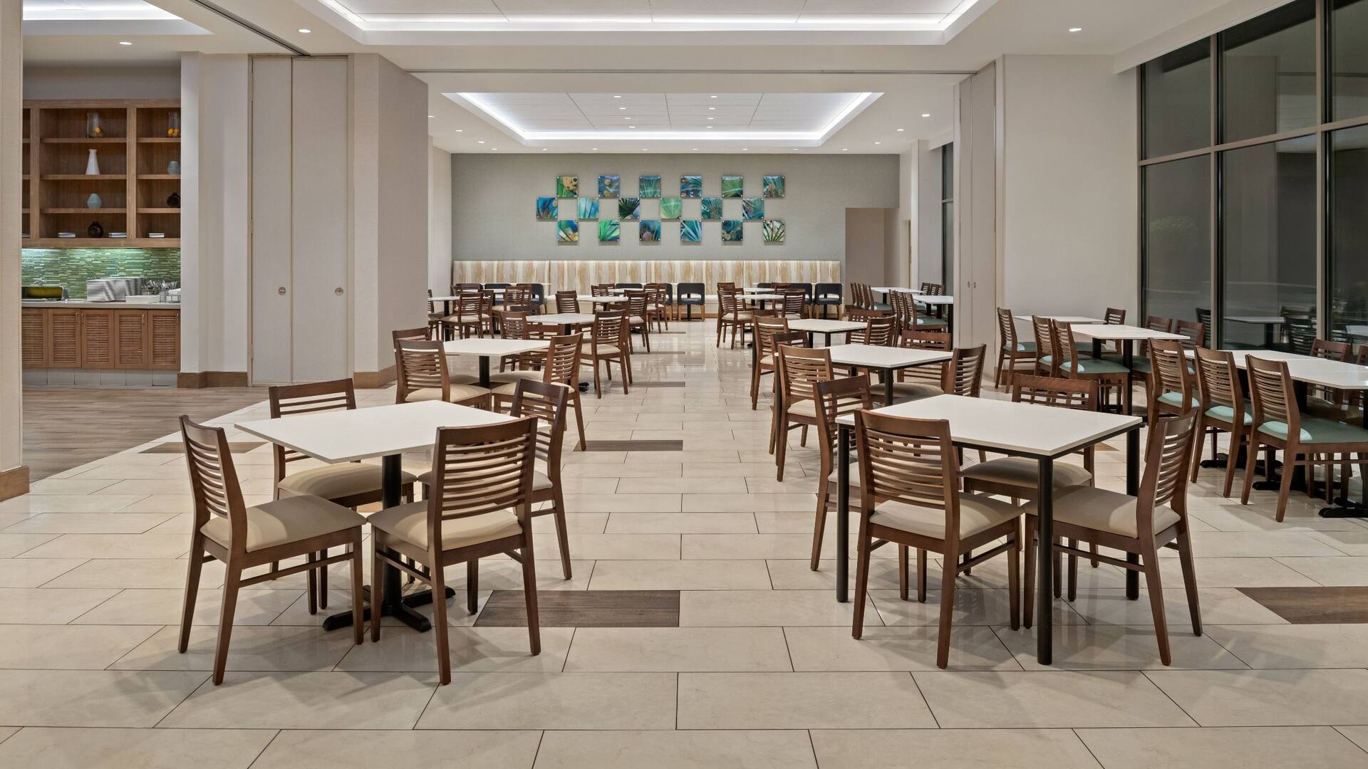 Hyatt House at Anaheim Resort/Convention Center Breakfast Area Seating