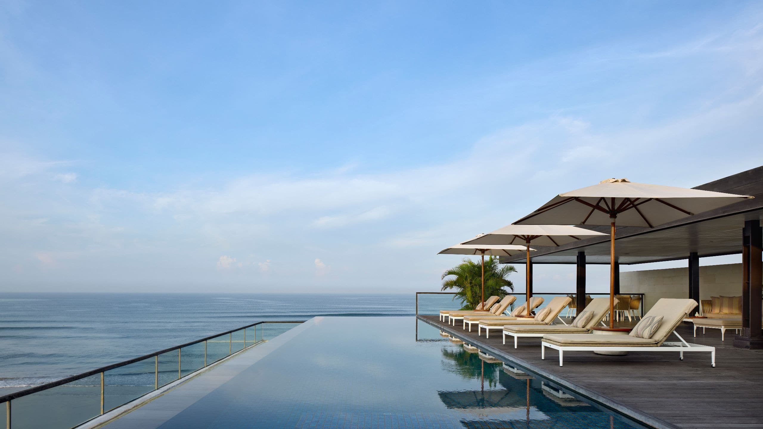 8 de 10 Alila Seminyak Penthouse Infinity Pool