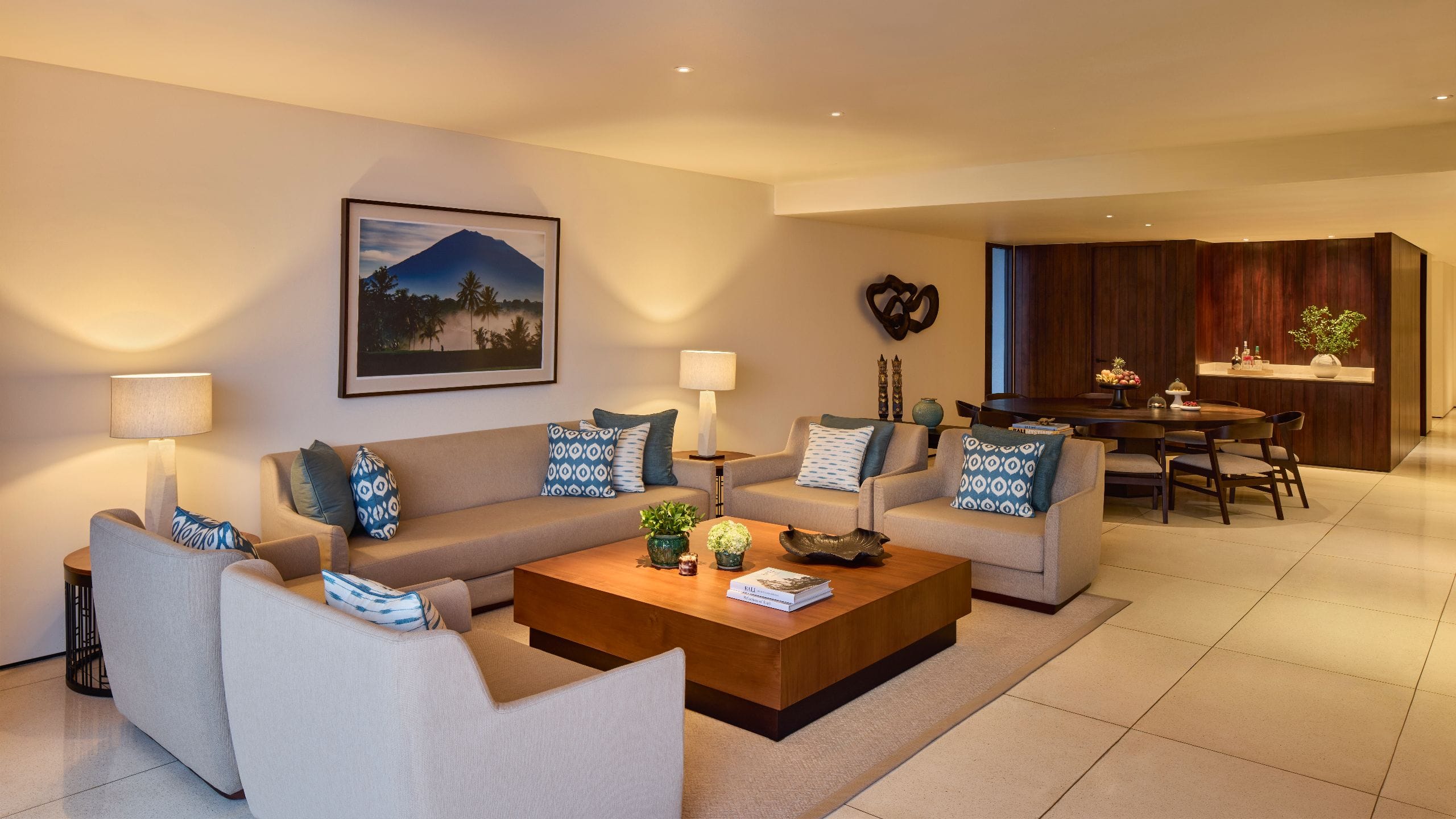 2 de 10 Alila Seminyak Penthouse Living Room