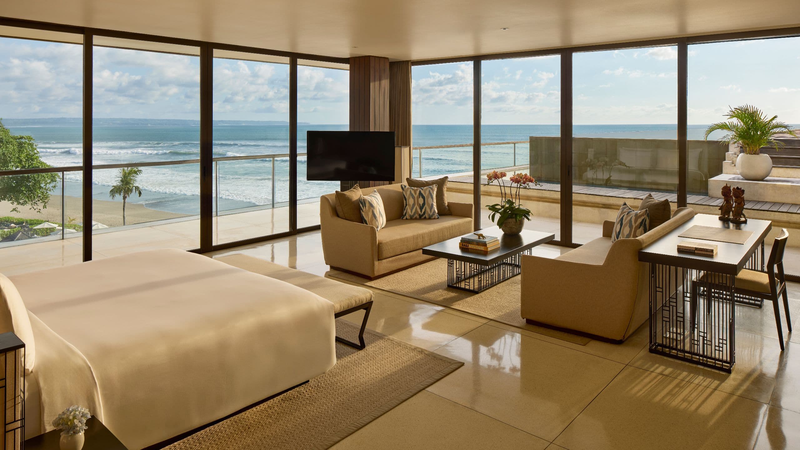 3 de 10 Alila Seminyak Penthouse Master Bedroom
