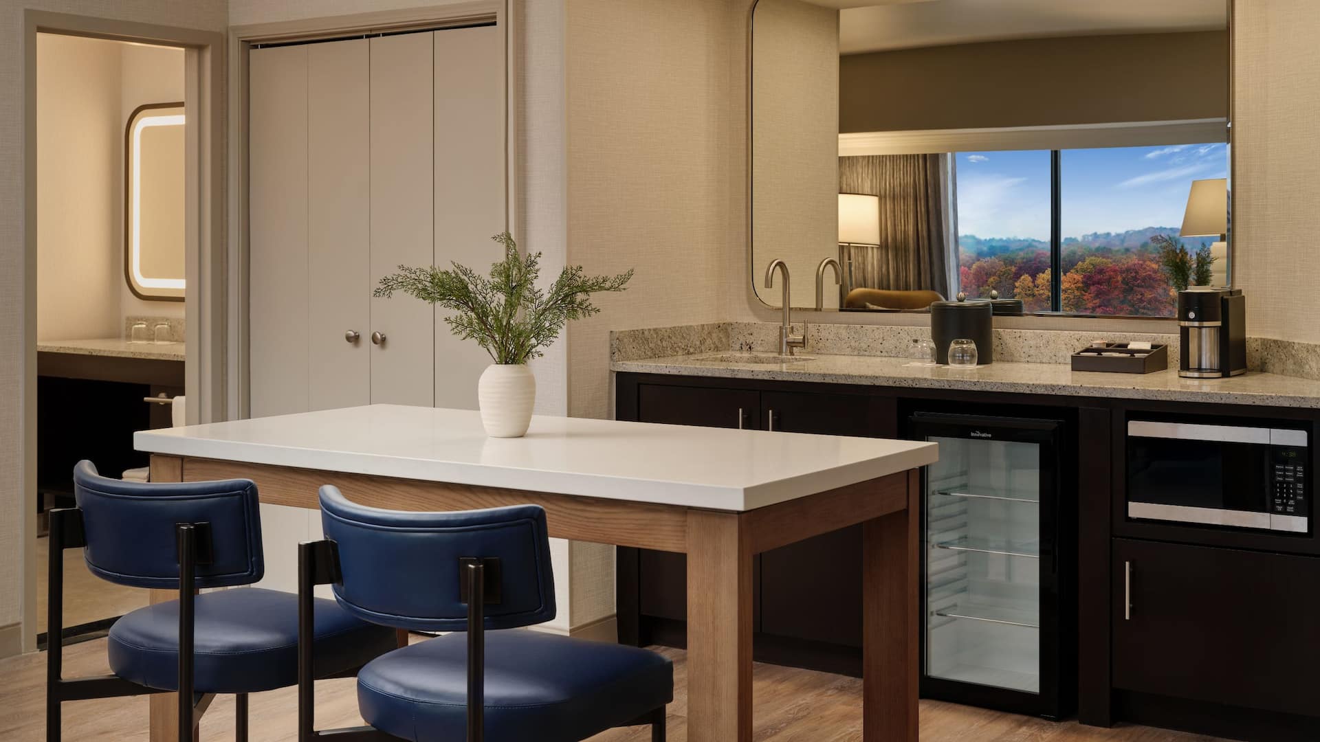 Hyatt Regency Suites Atlanta Northwest Regency Suite Wet Bar