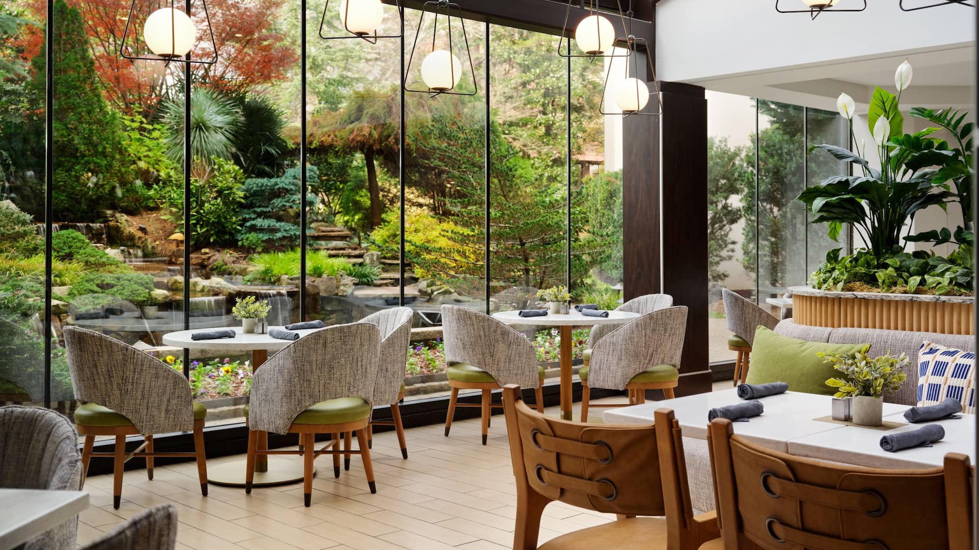 Hyatt Regency Suites Atlanta Northwest Restaurant Dining Area