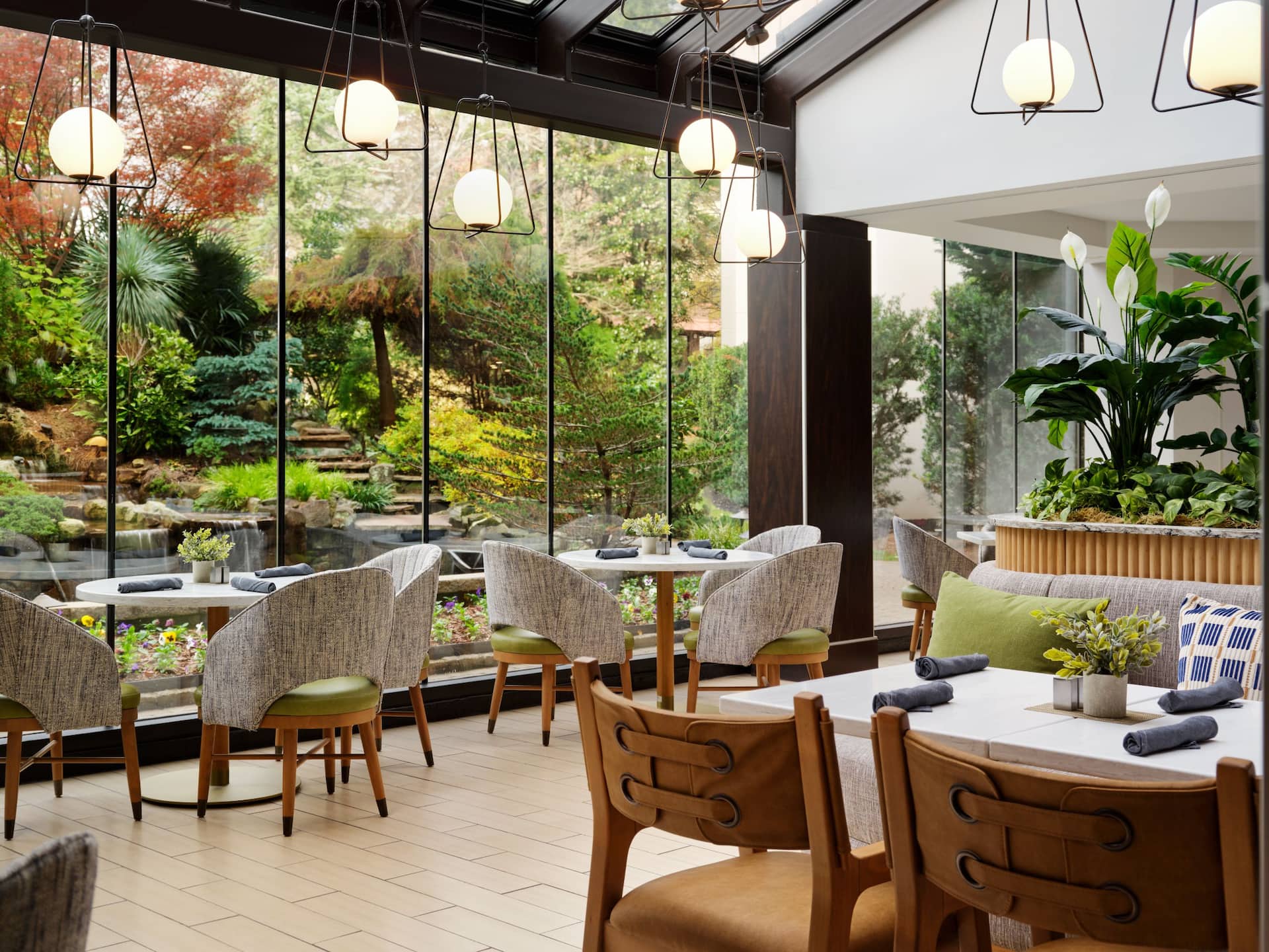 Hyatt Regency Suites Atlanta Northwest Restaurant Dining Area