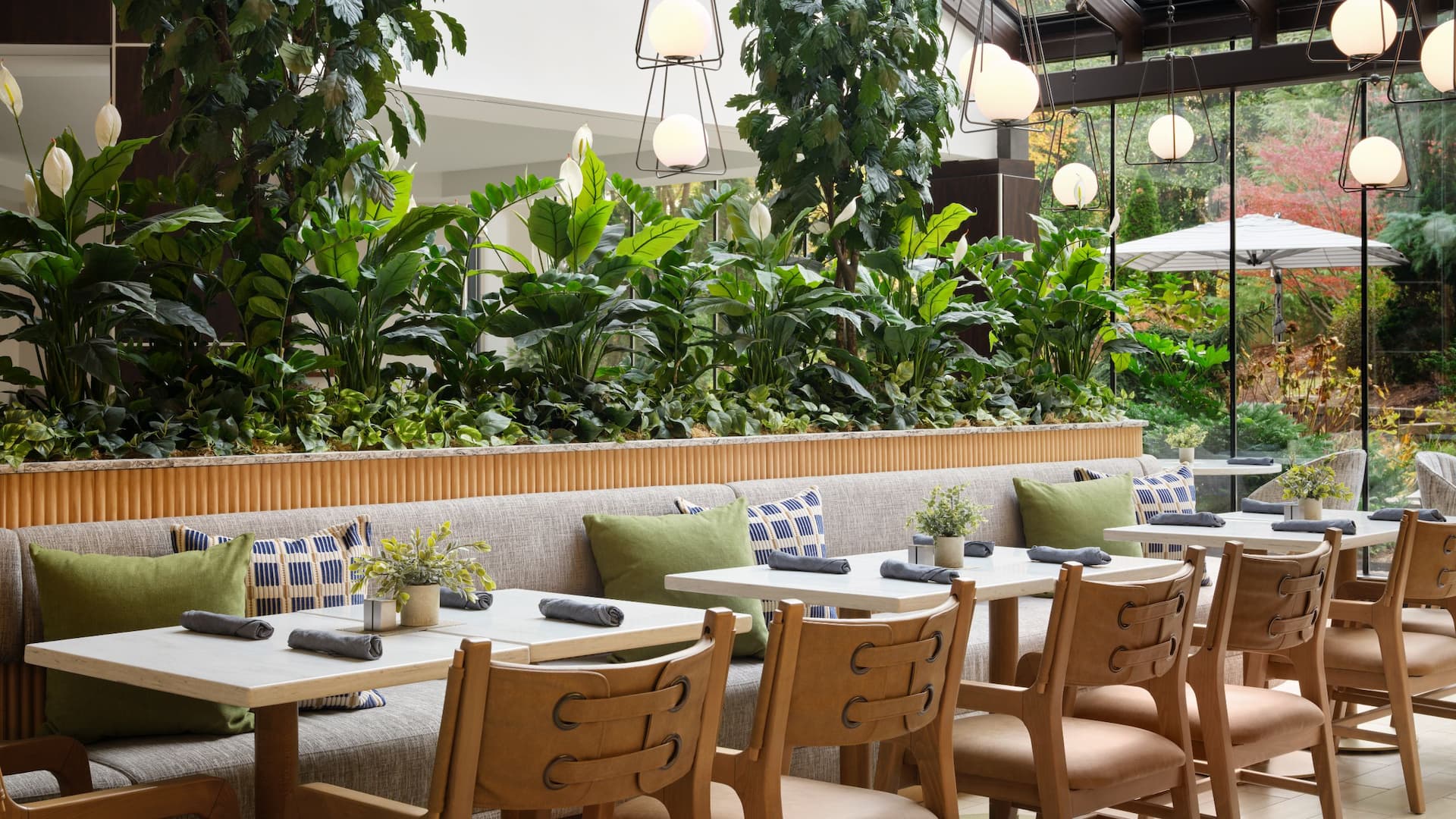 Hyatt Regency Suites Atlanta Northwest Restaurant Dining Area Plants