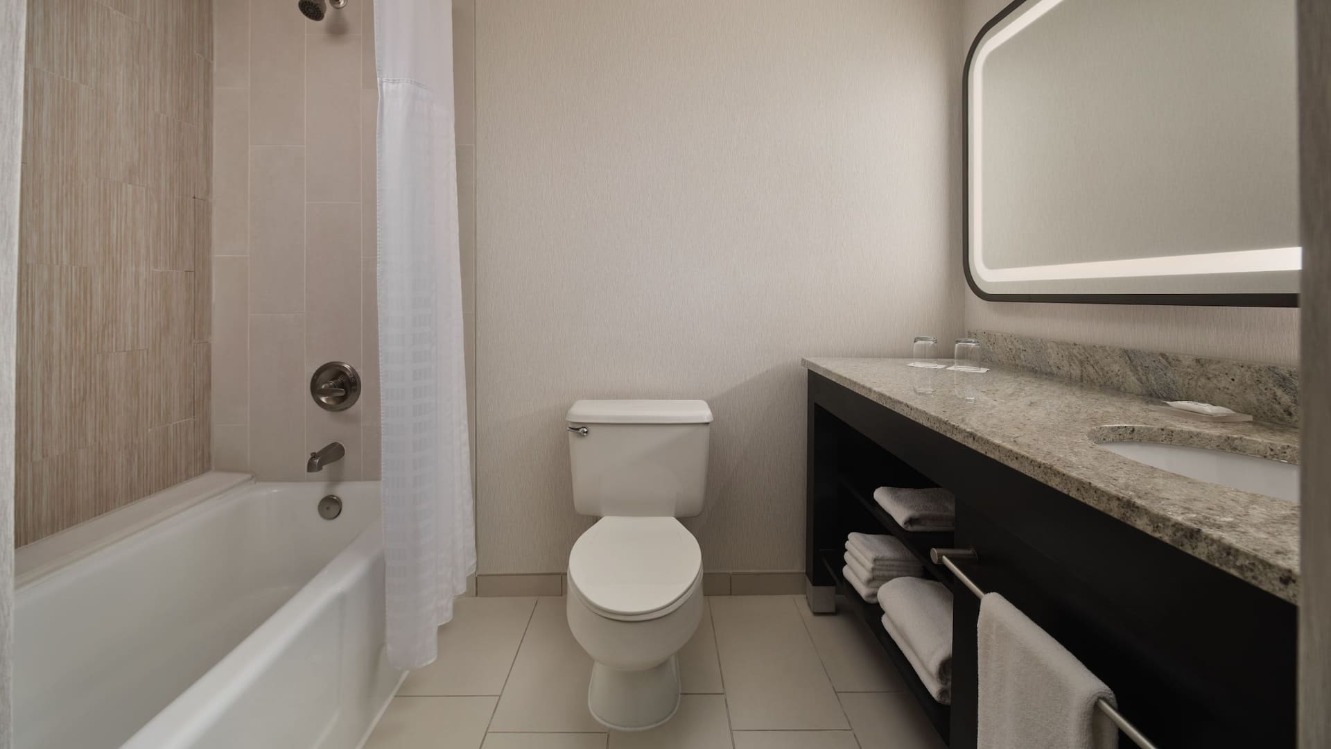 Hyatt Regency Suites Atlanta Northwest Bathroom Standard Tub