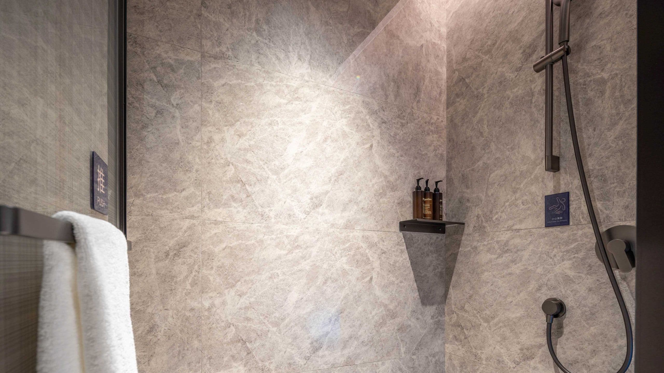 4 of 4 UrCove Nanjing Confucius Temple and Laomendong Resort Deluxe Garden King Shower