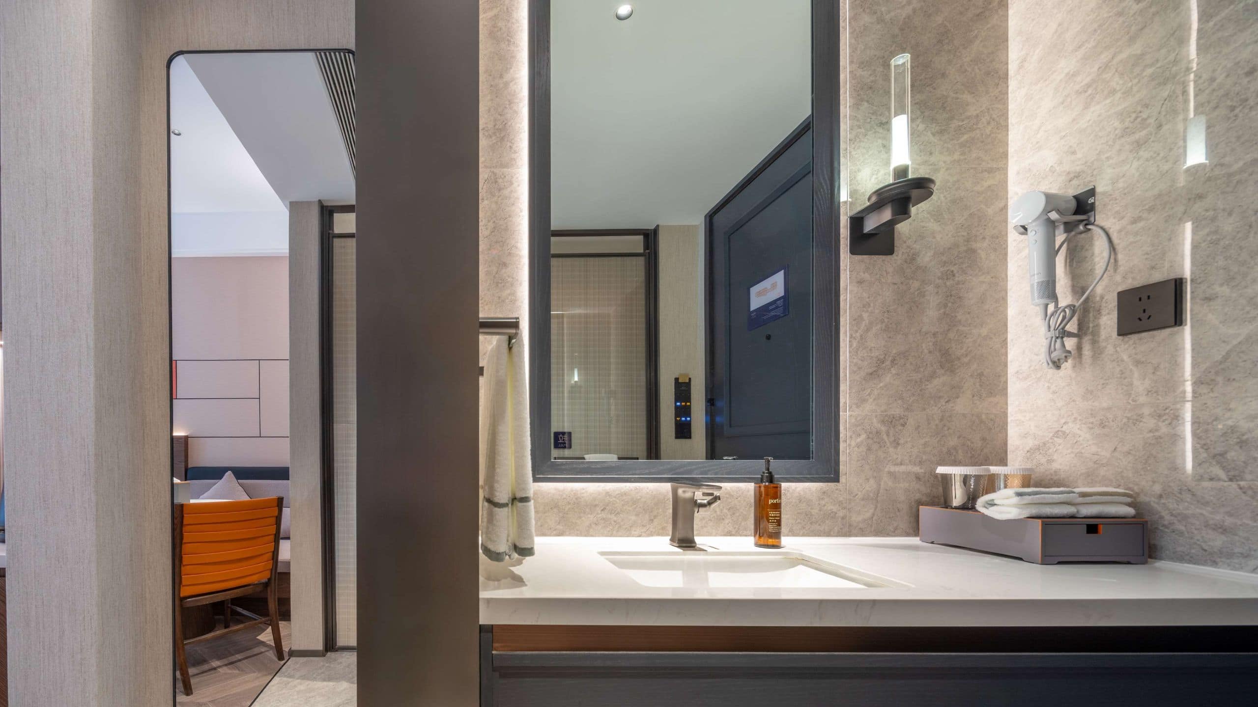 UrCove Nanjing Confucius Temple and Laomendong Resort Flower Path King Bathroom