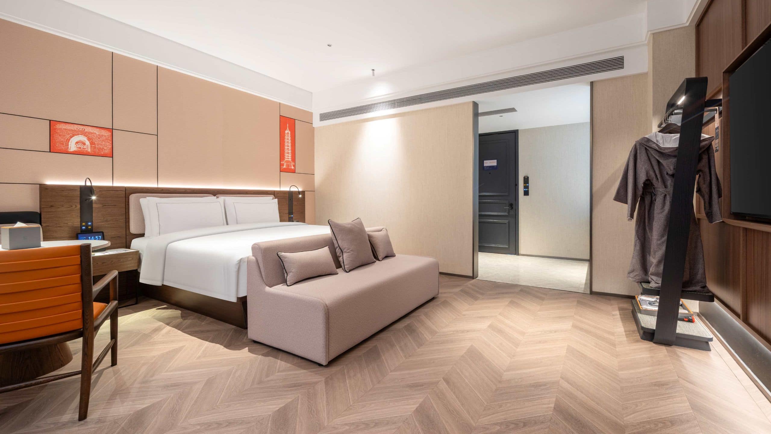 UrCove Nanjing Confucius Temple and Laomendong Resort Sunlit Executive King Bed