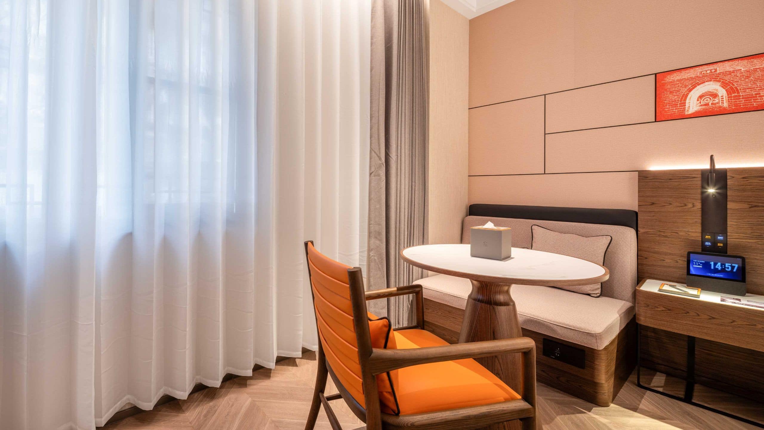 3 of 6 UrCove Nanjing Confucius Temple and Laomendong Resort Sunlit Executive King Chair