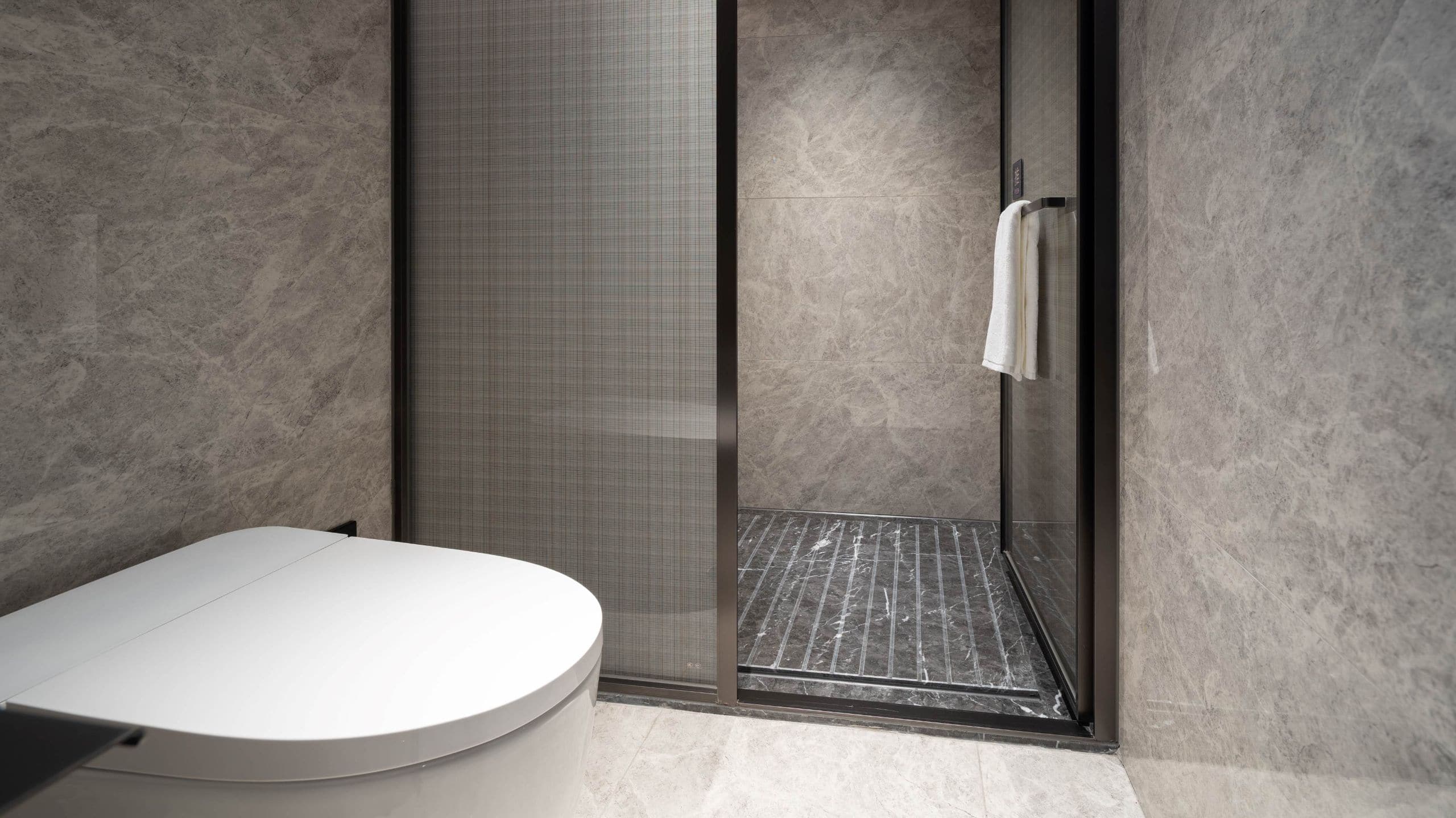 5 of 5 UrCove Nanjing Confucius Temple and Laomendong Resort Sunlit Family Twin Bathroom