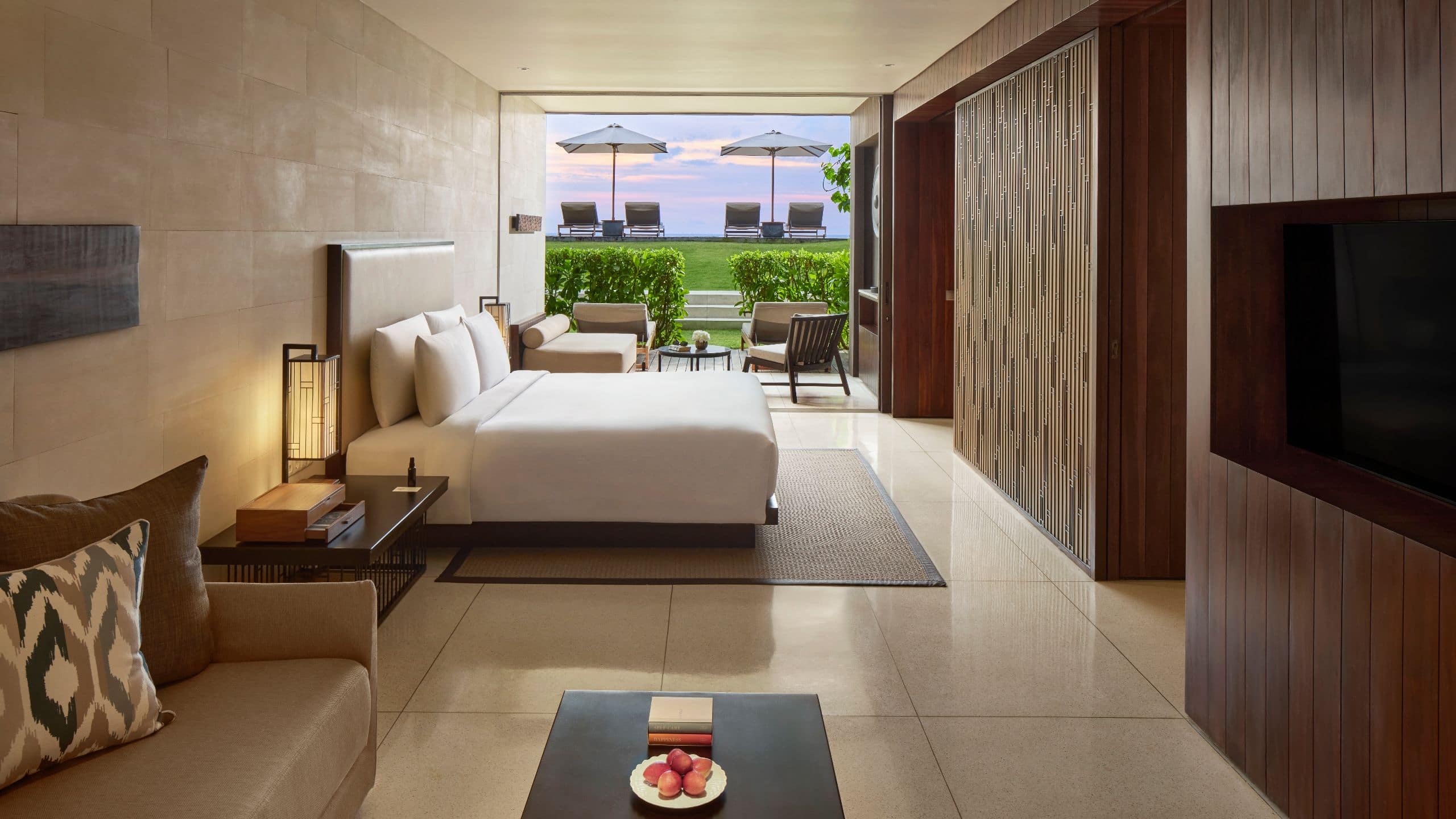 3 de 7 Alila Seminyak Alila Terrace Suite View