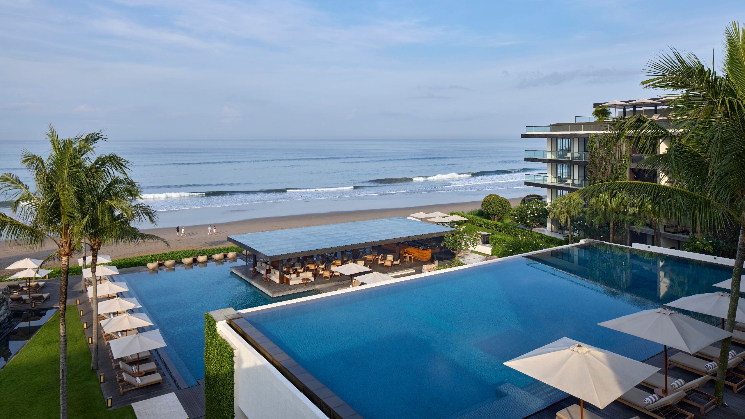 4 de 6 Alila Seminyak Family Party Pool