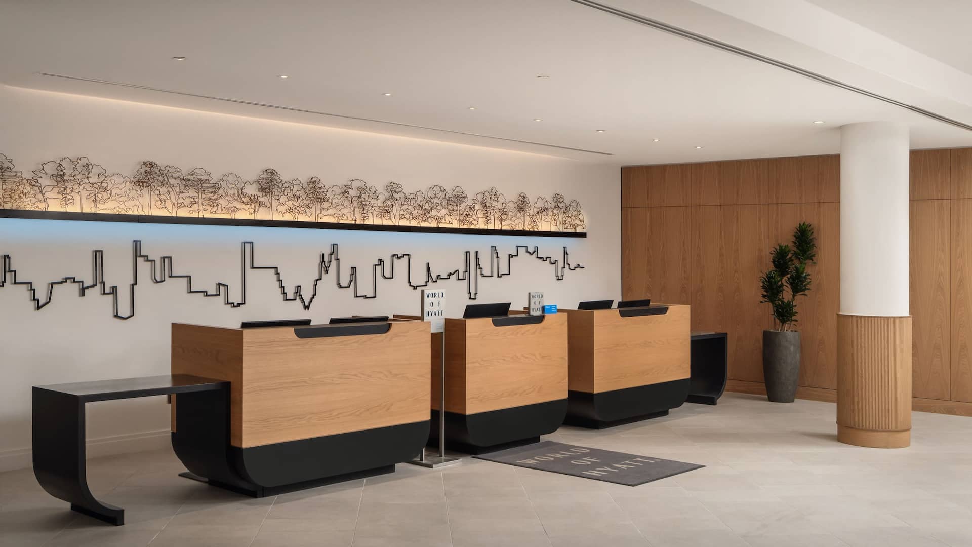 Hyatt Regency Austin Front Desk