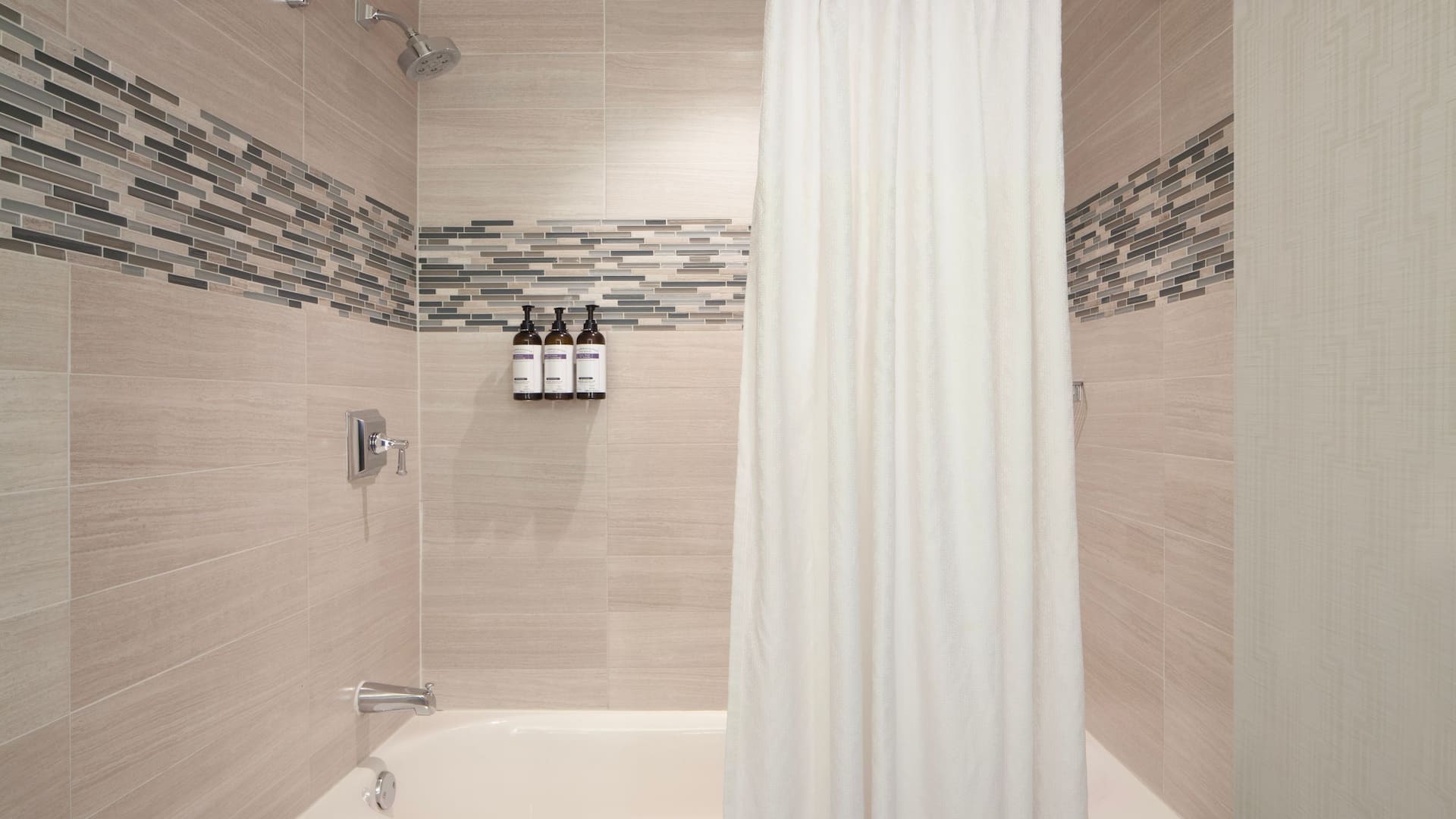 3 de 4 Hyatt Regency Dallas Bathroom Tub