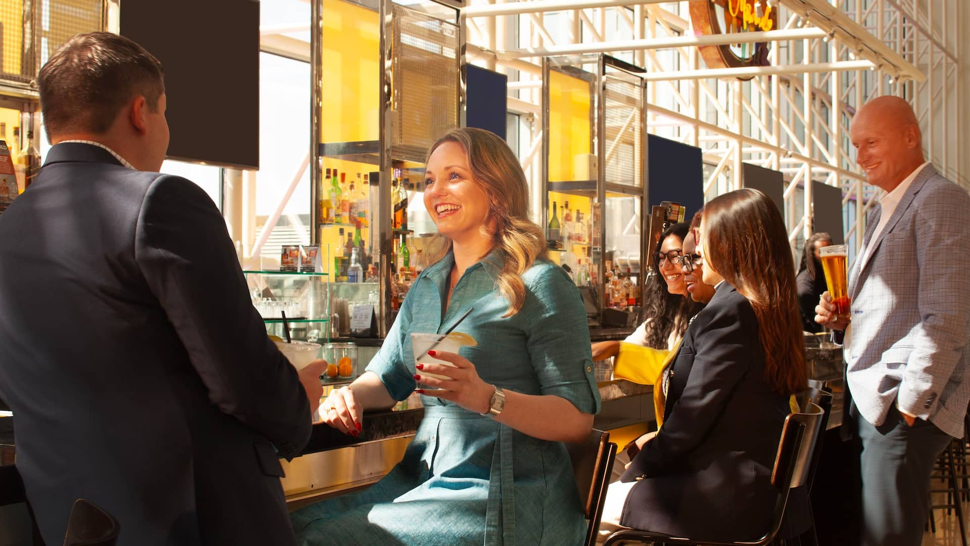 Hyatt Regency Dallas Monduels Bar People