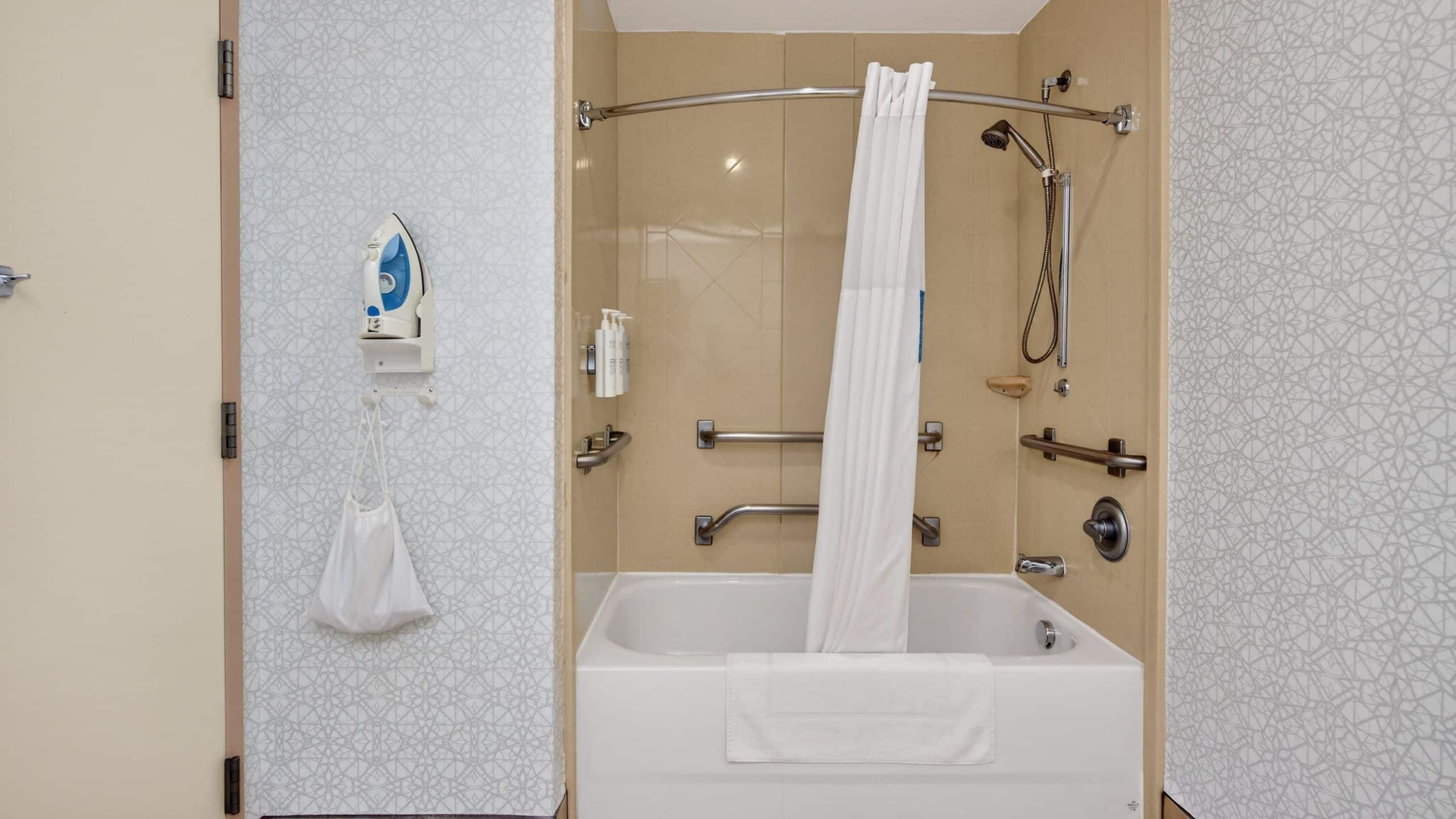 2 of 2 Hotel SLC Accessible Bathtub